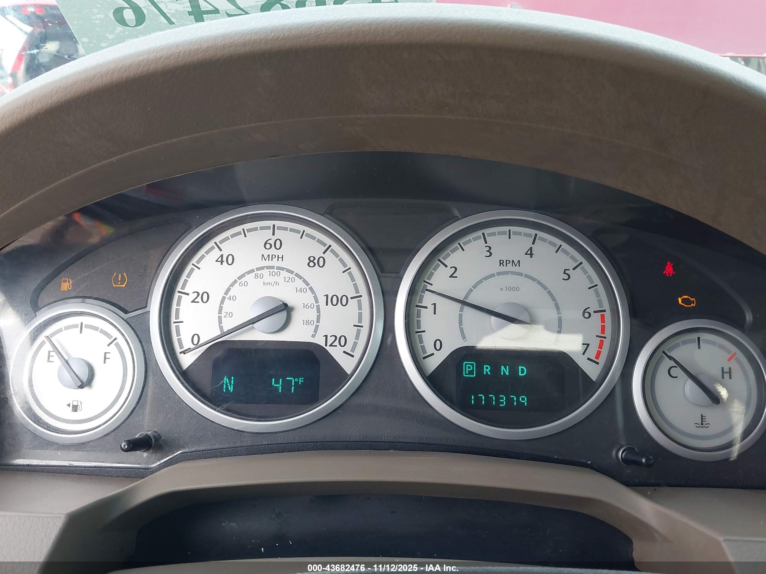 CHRYSLER TOWN image 7