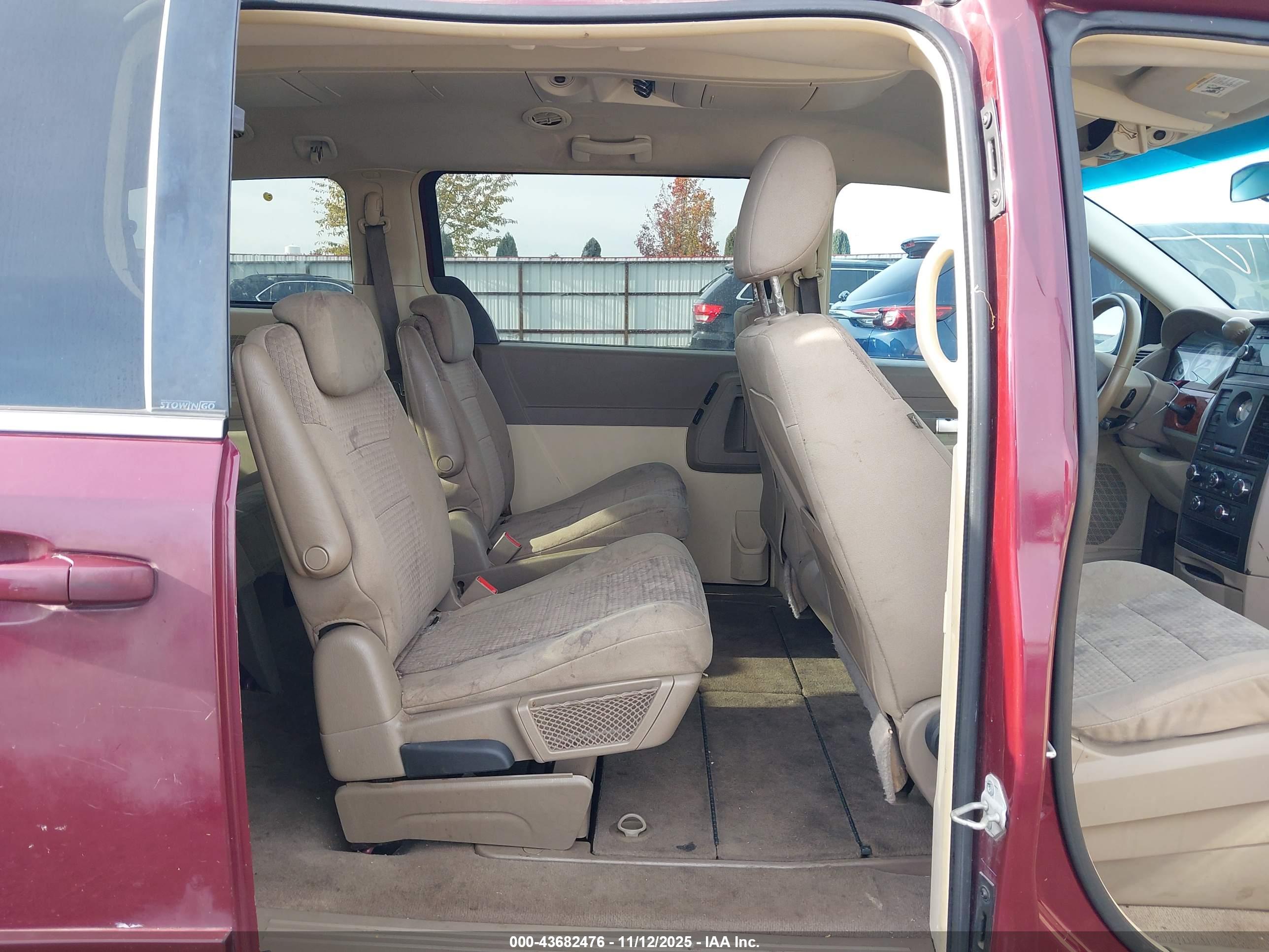 CHRYSLER TOWN image 8
