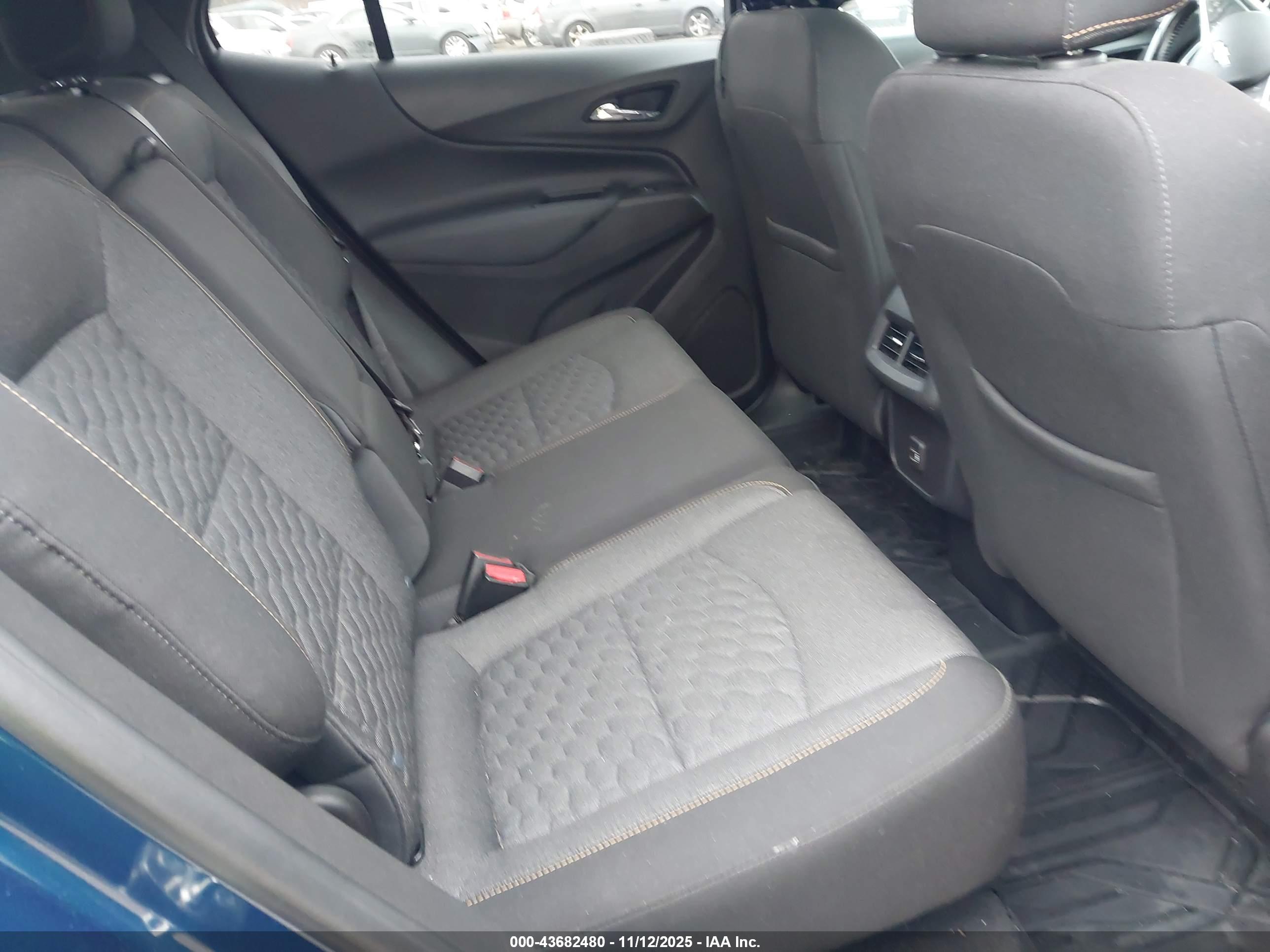CHEVROLET EQUINOX image 8
