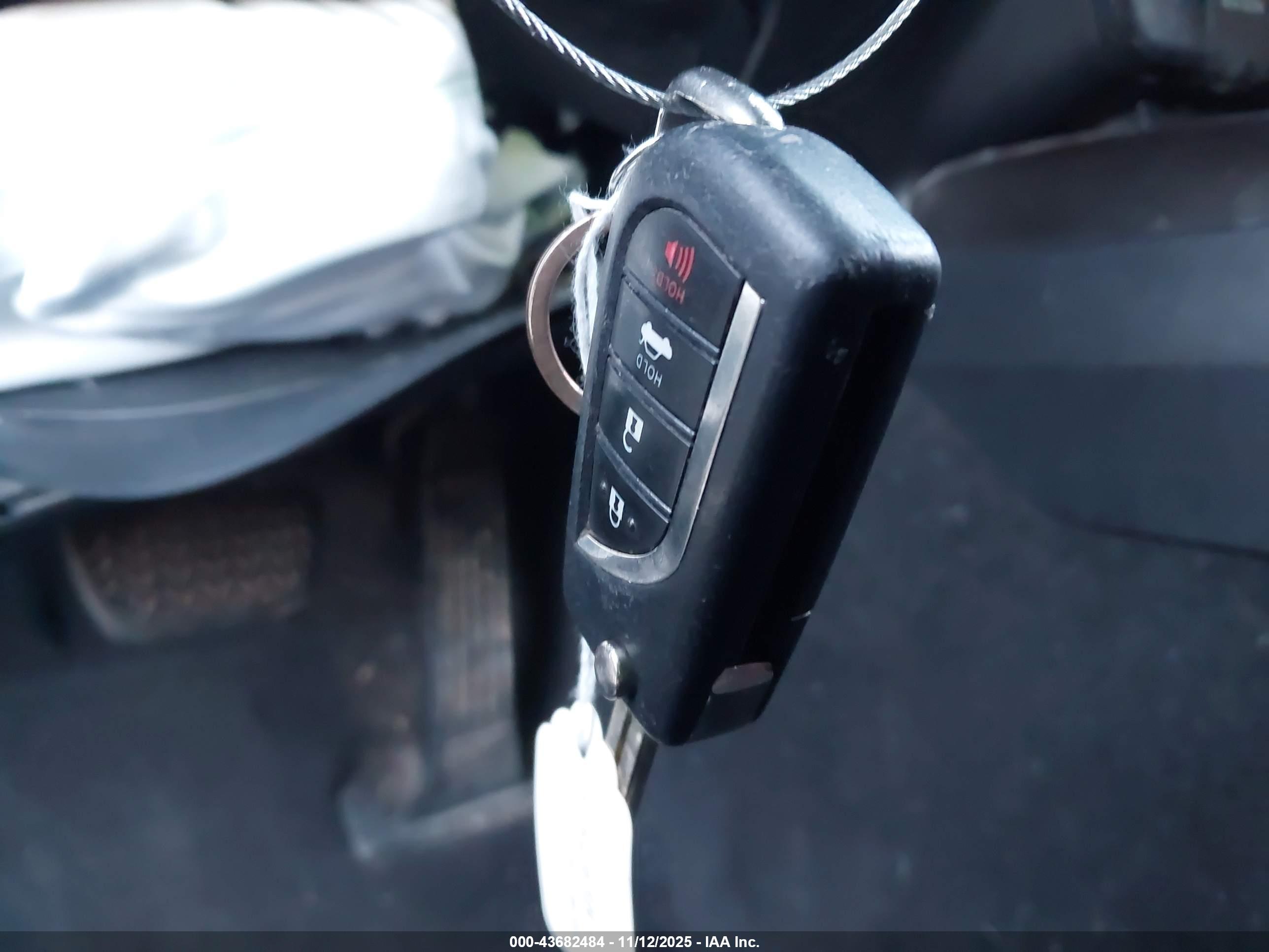 TOYOTA CAMRY image 11
