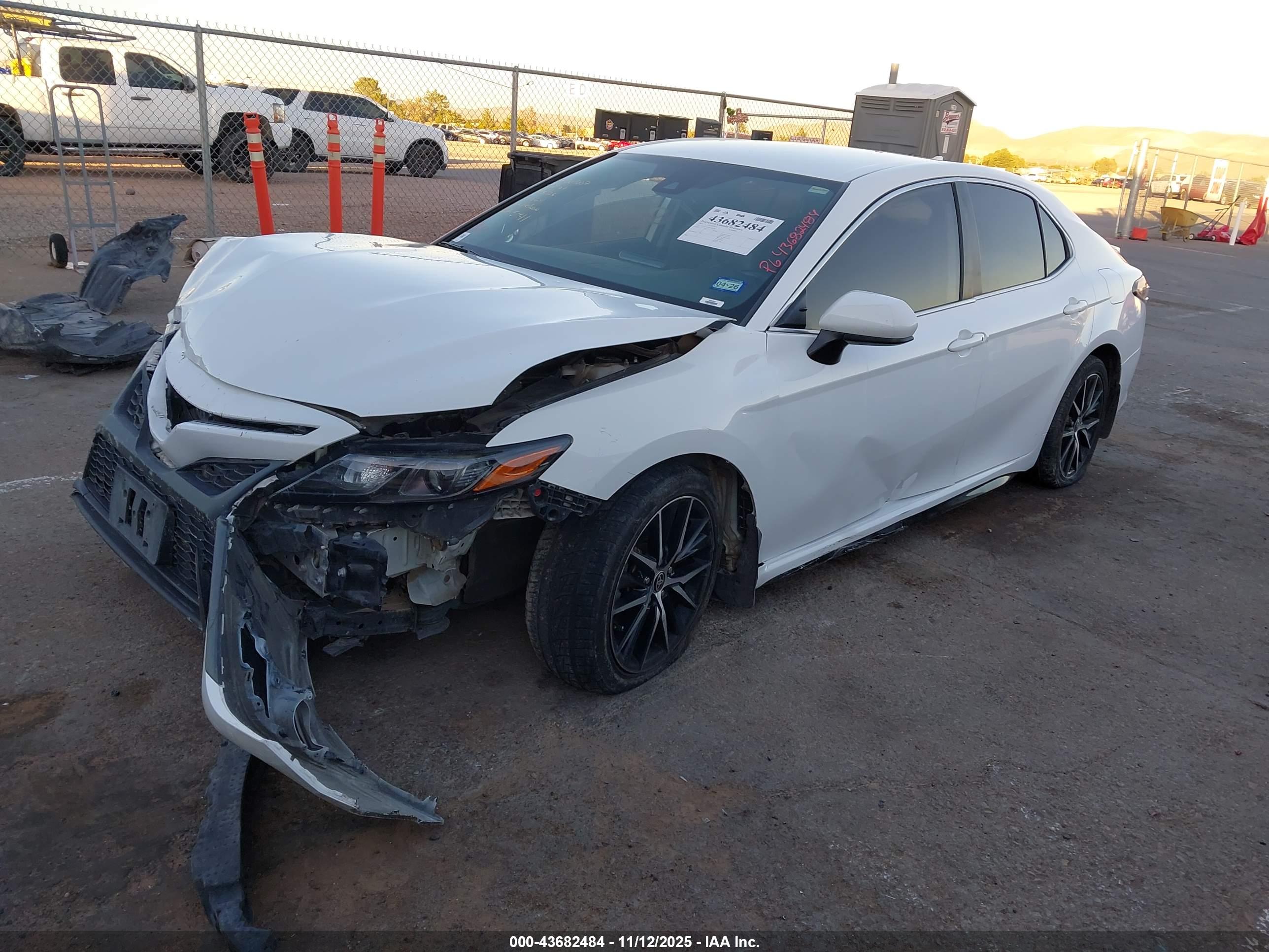 TOYOTA CAMRY image 2