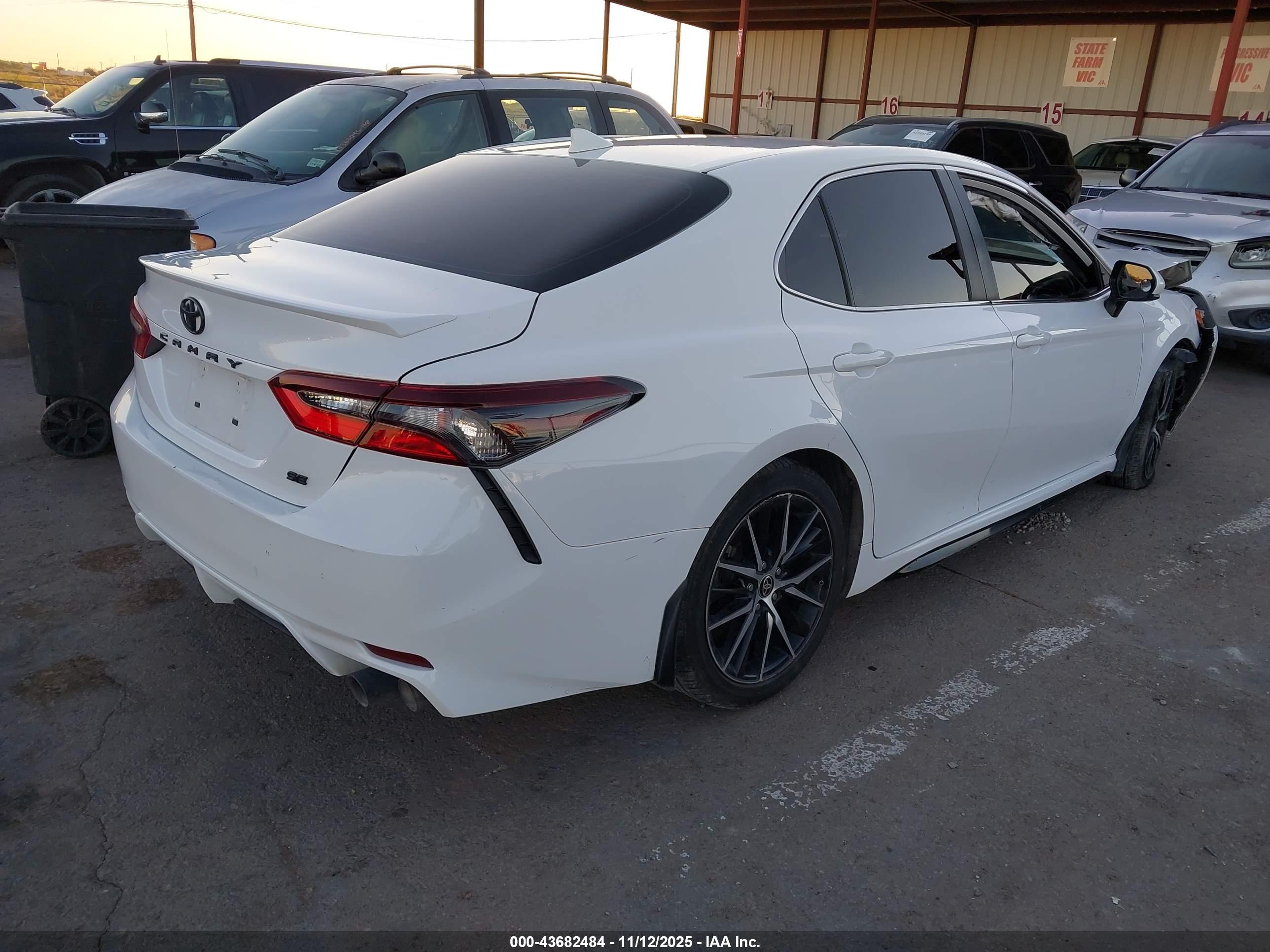 TOYOTA CAMRY image 4