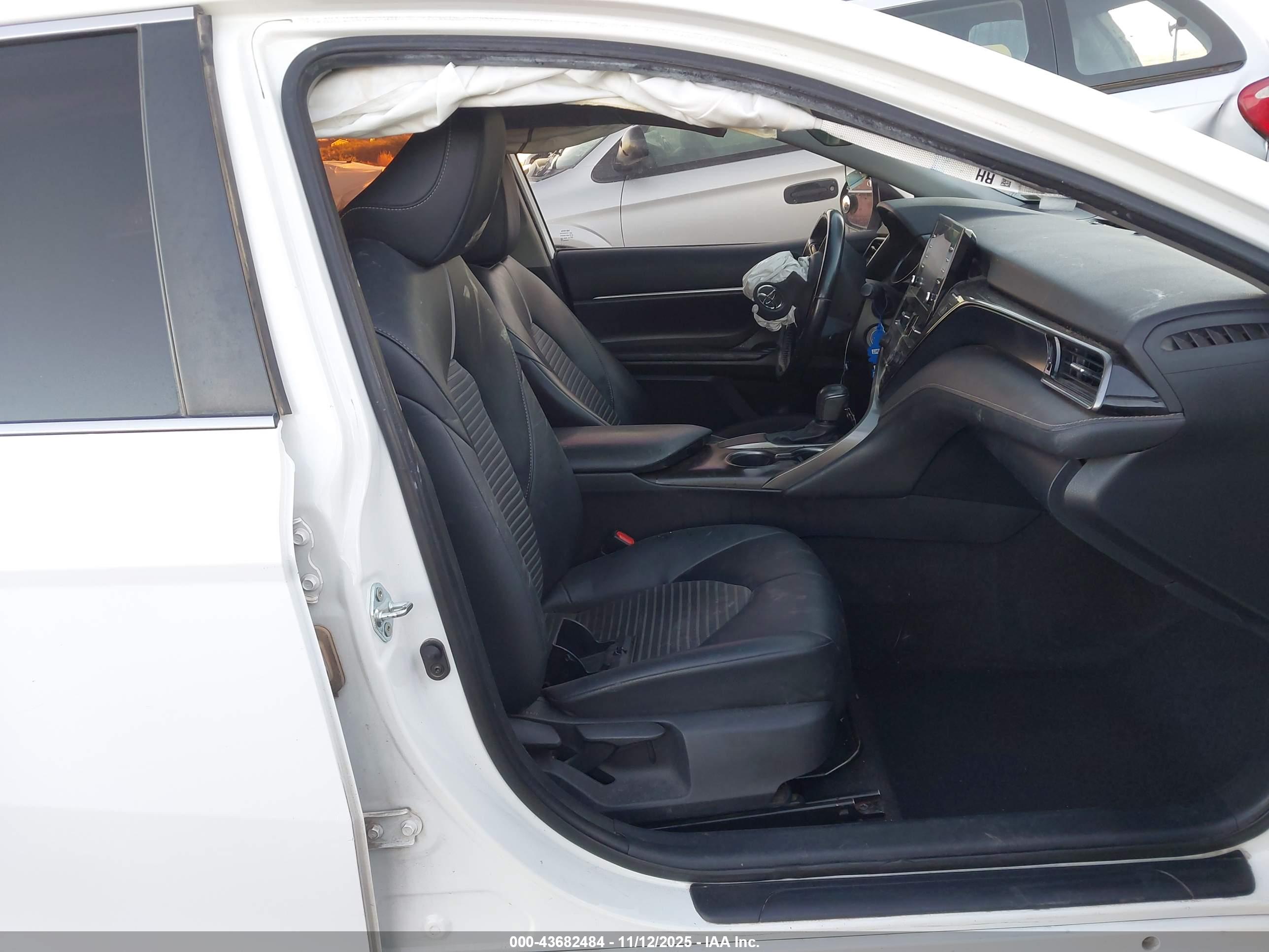 TOYOTA CAMRY image 5