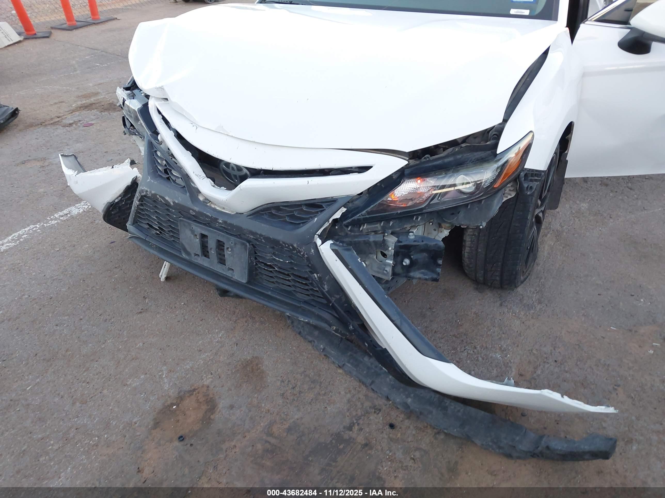 TOYOTA CAMRY image 6