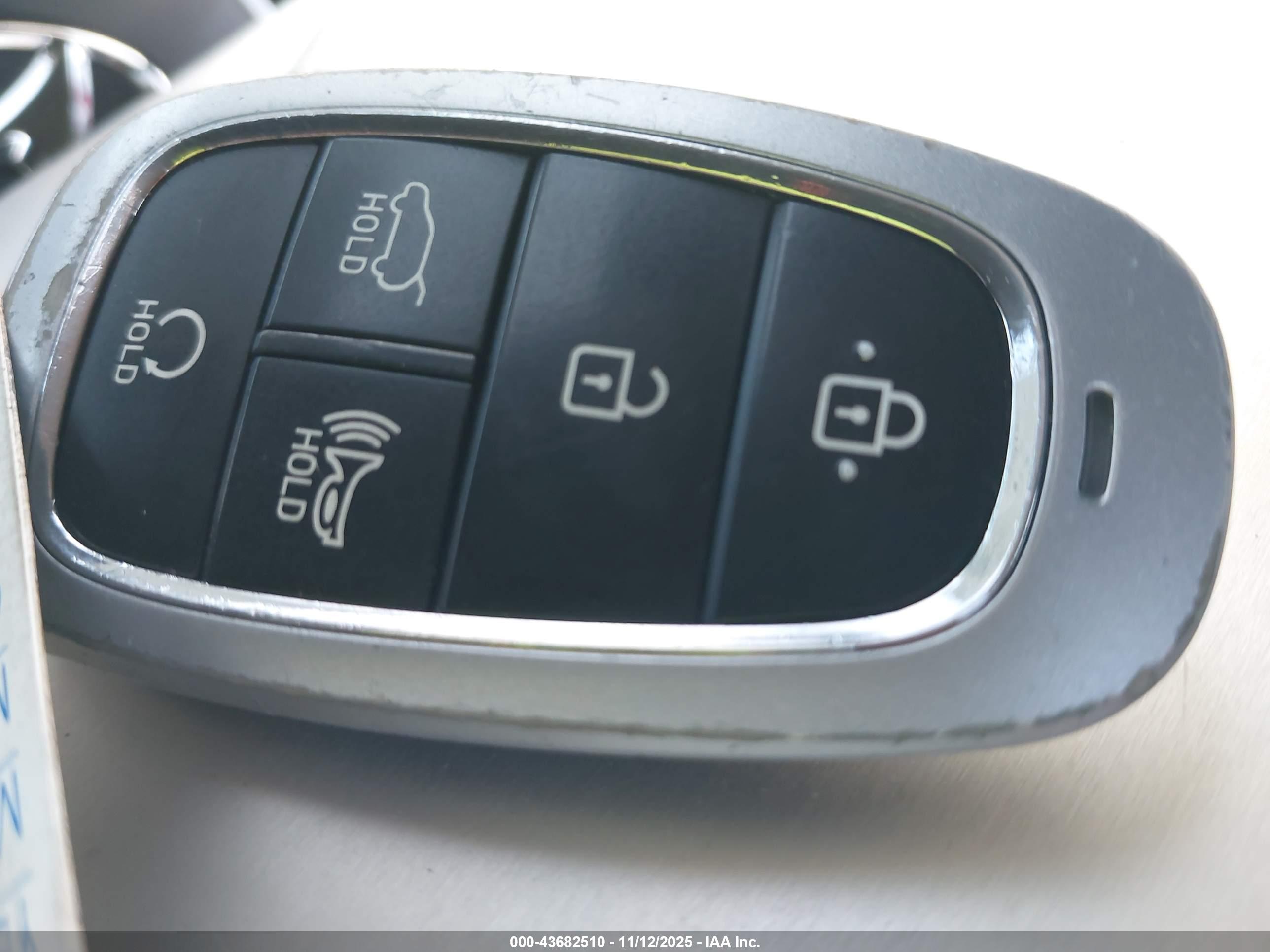 HYUNDAI TUCSON image 11