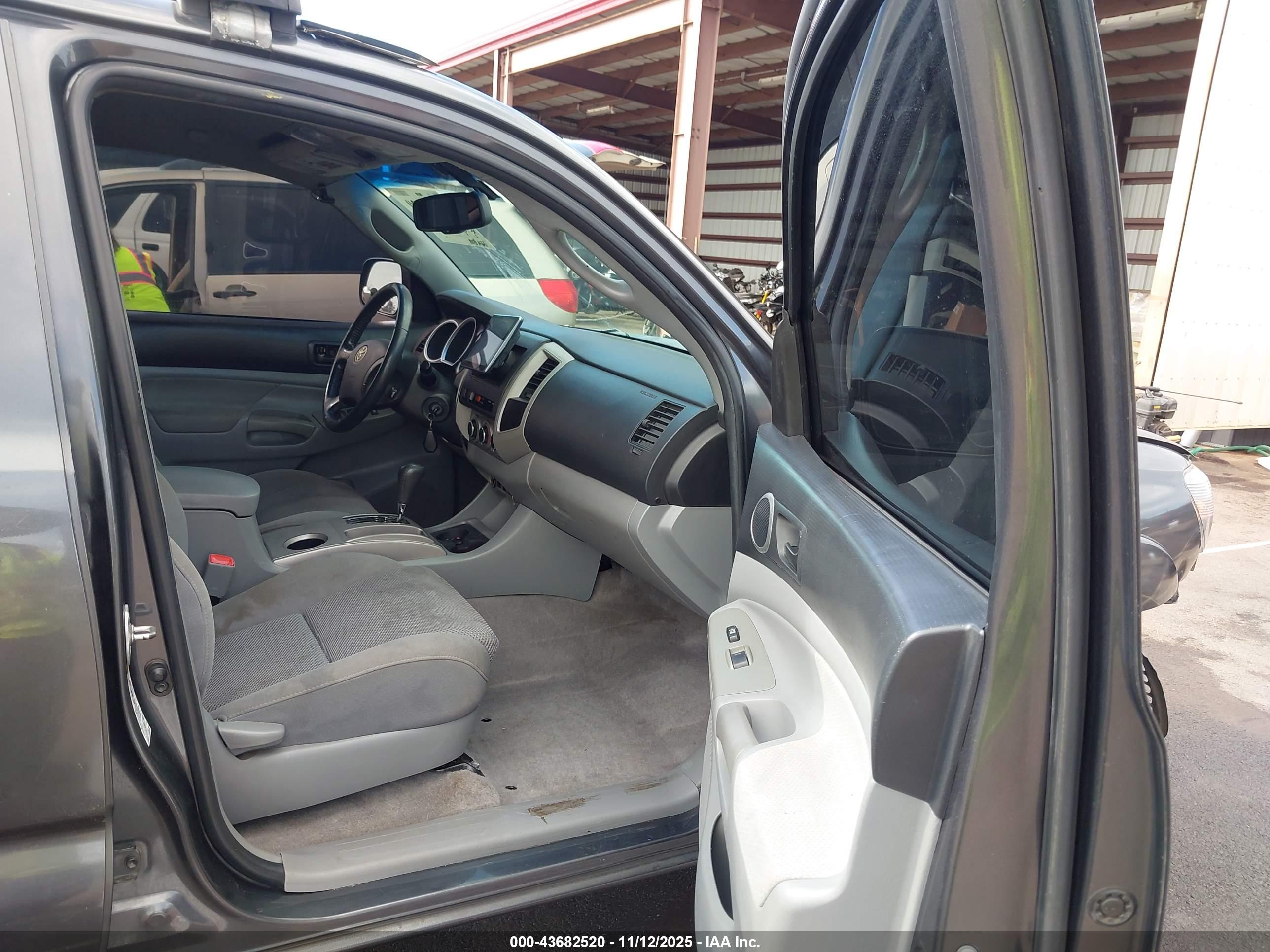 TOYOTA TACOMA image 5
