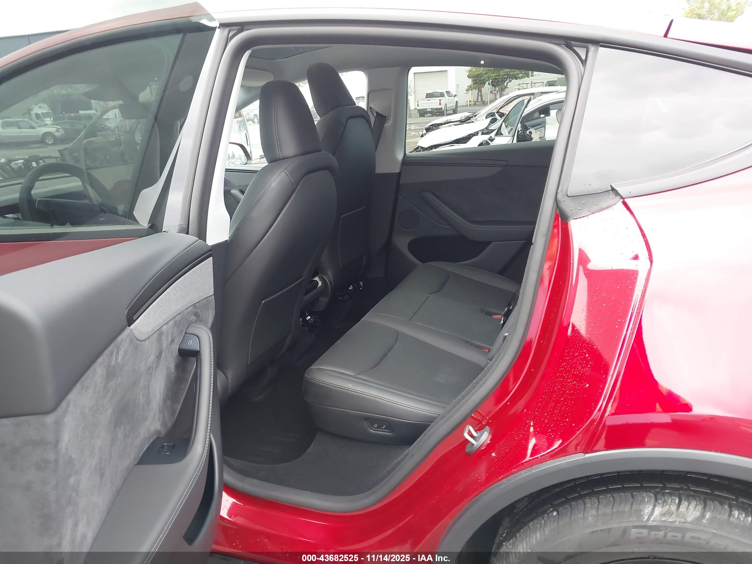 TESLA MODEL image 8