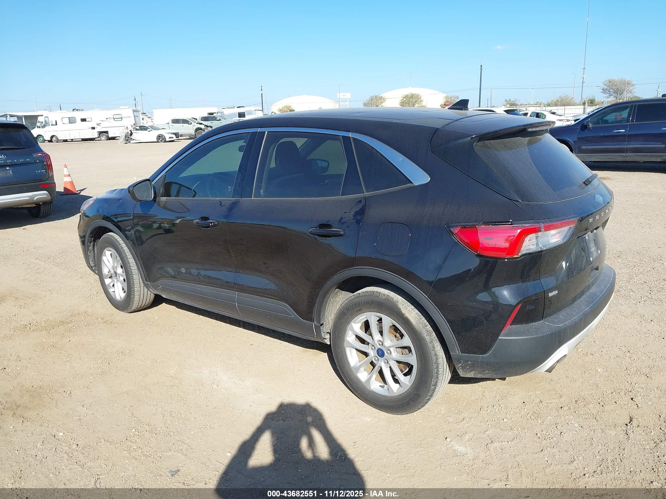 FORD ESCAPE image 3