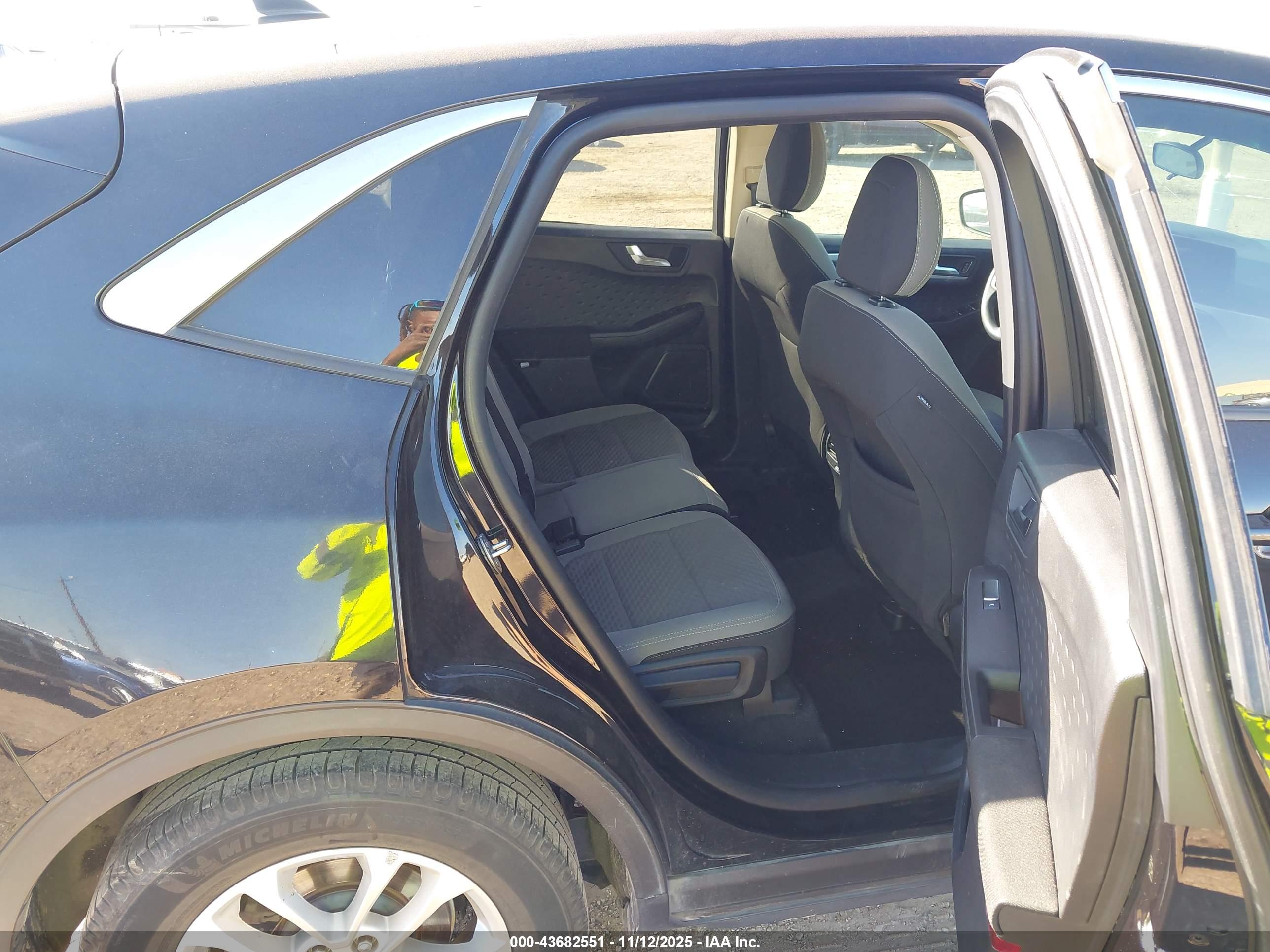 FORD ESCAPE image 8