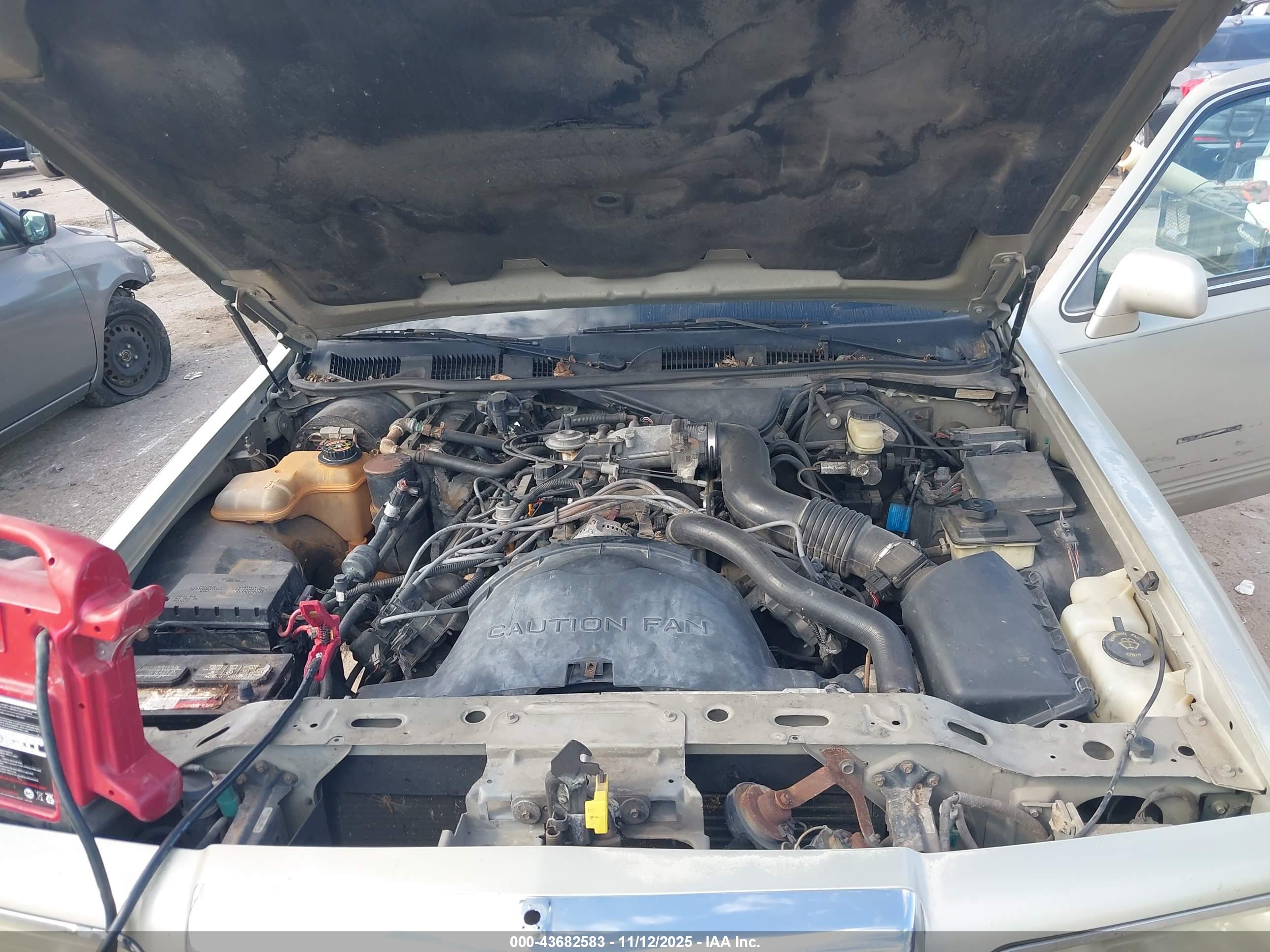 LINCOLN TOWN image 10