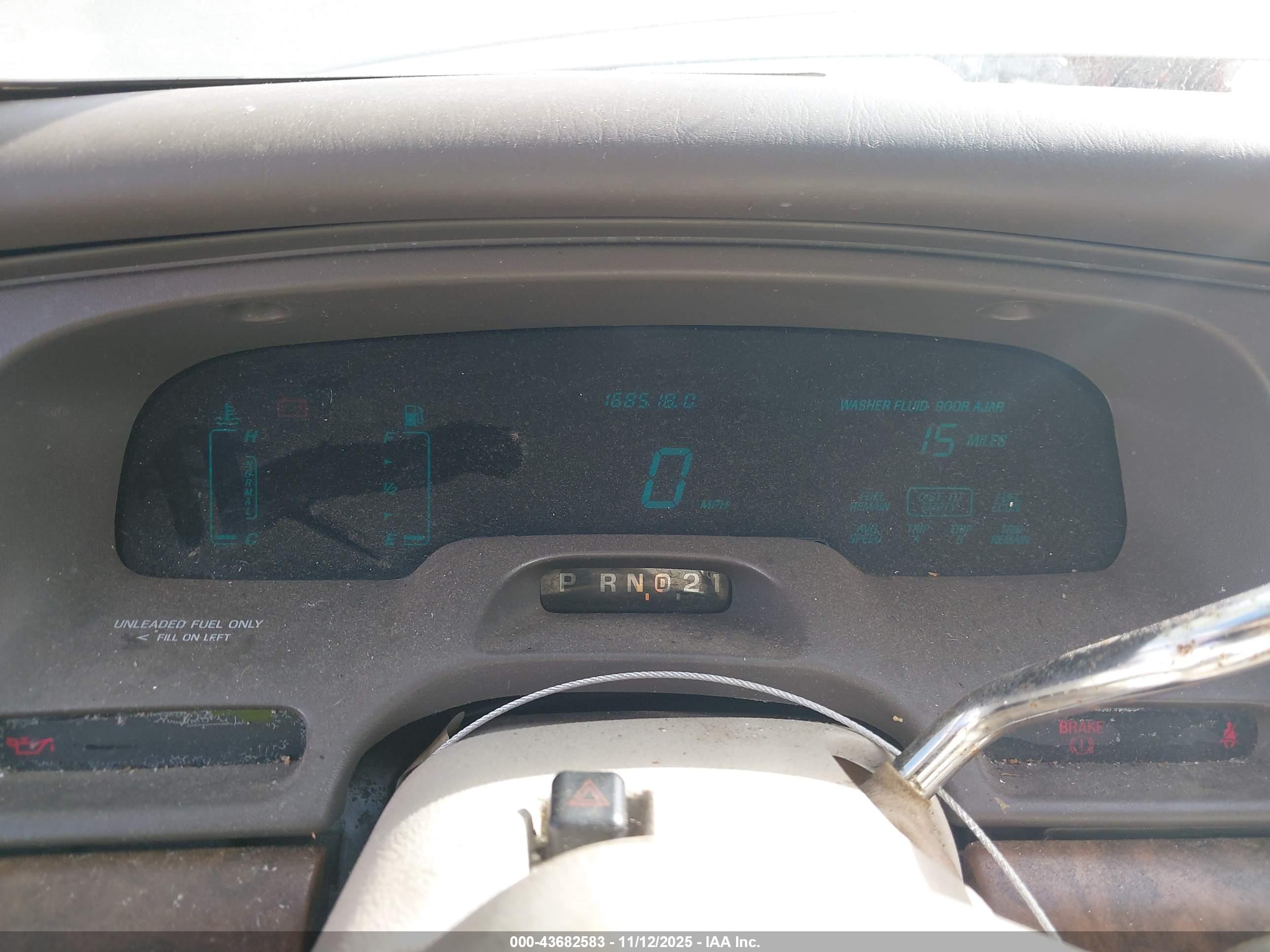 LINCOLN TOWN image 7