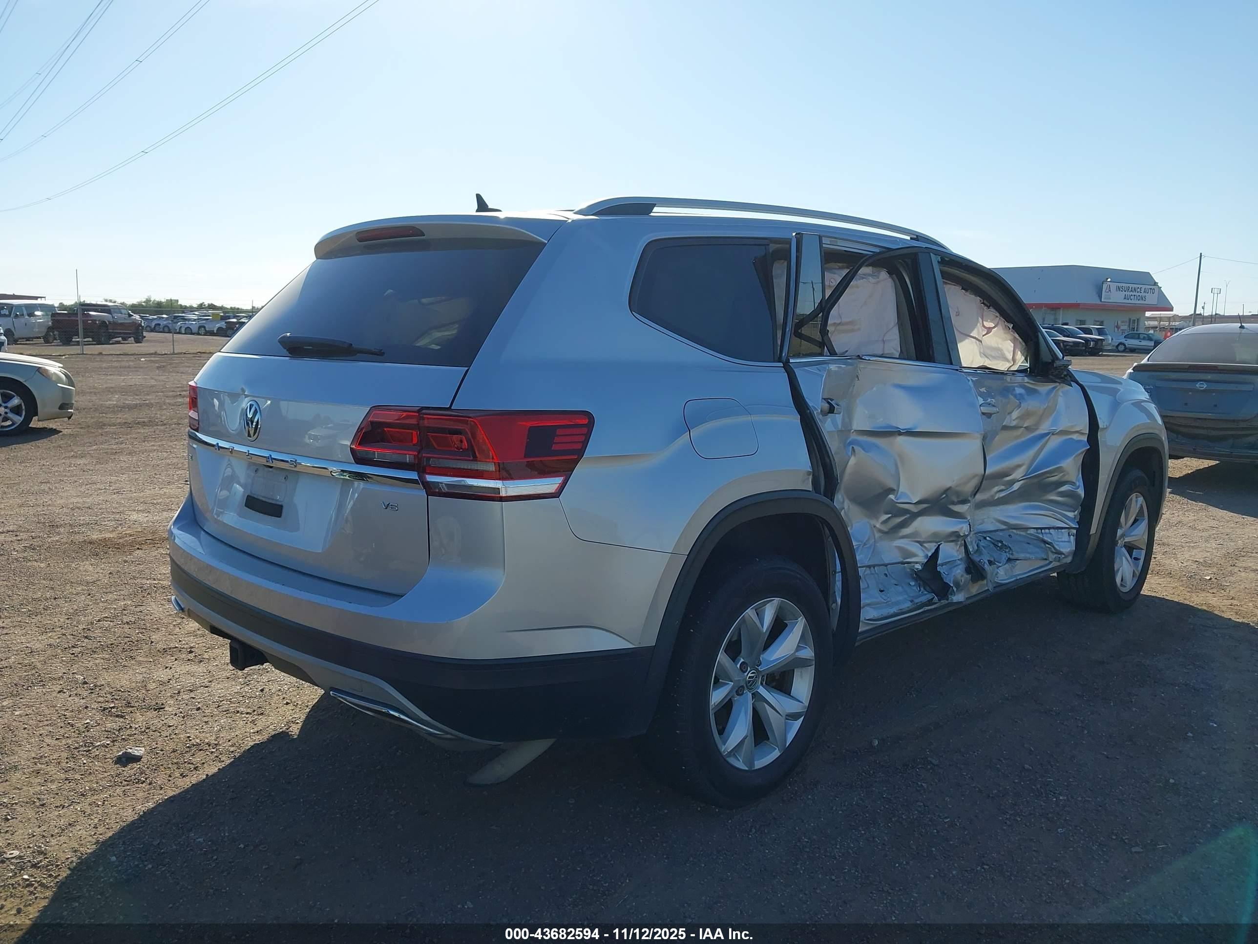 VOLKSWAGEN ATLAS image 4