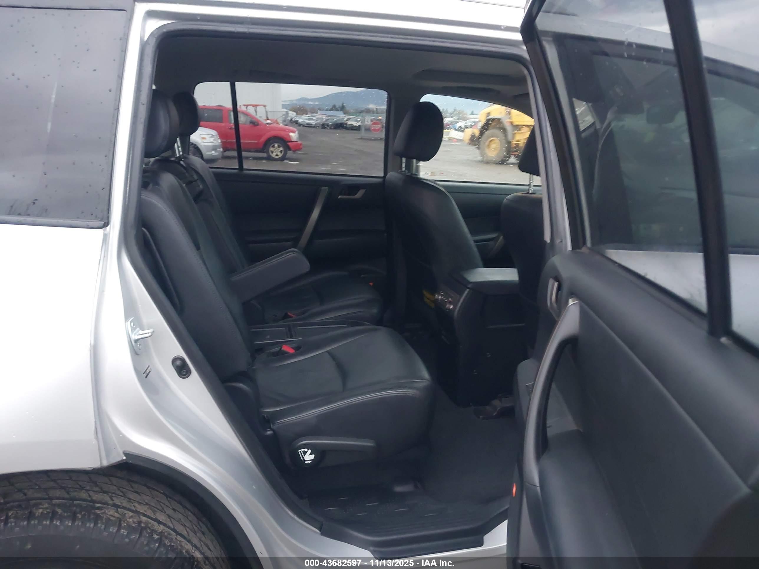 TOYOTA HIGHLANDER image 8