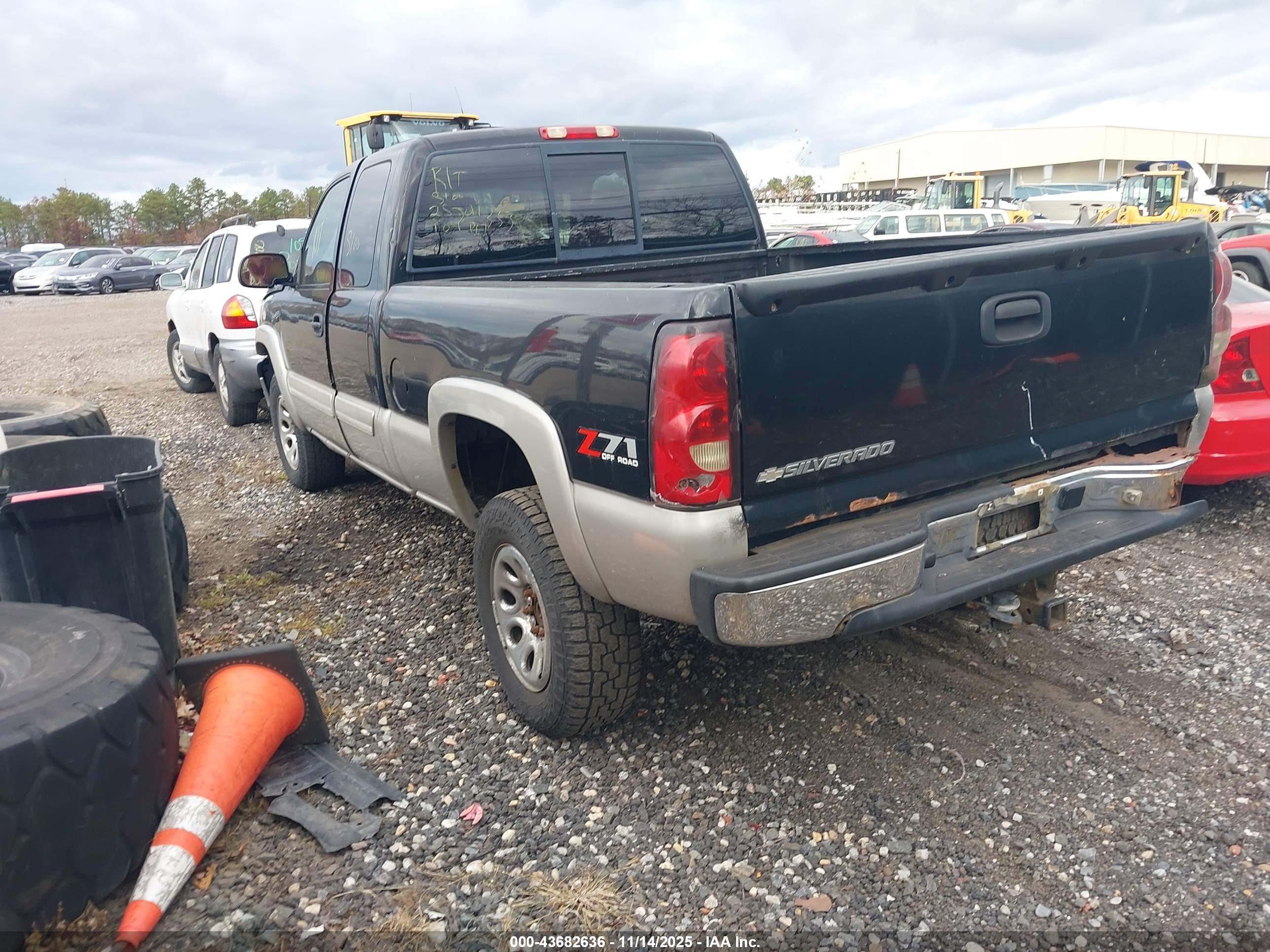 CHEVROLET SILVERADO image 3