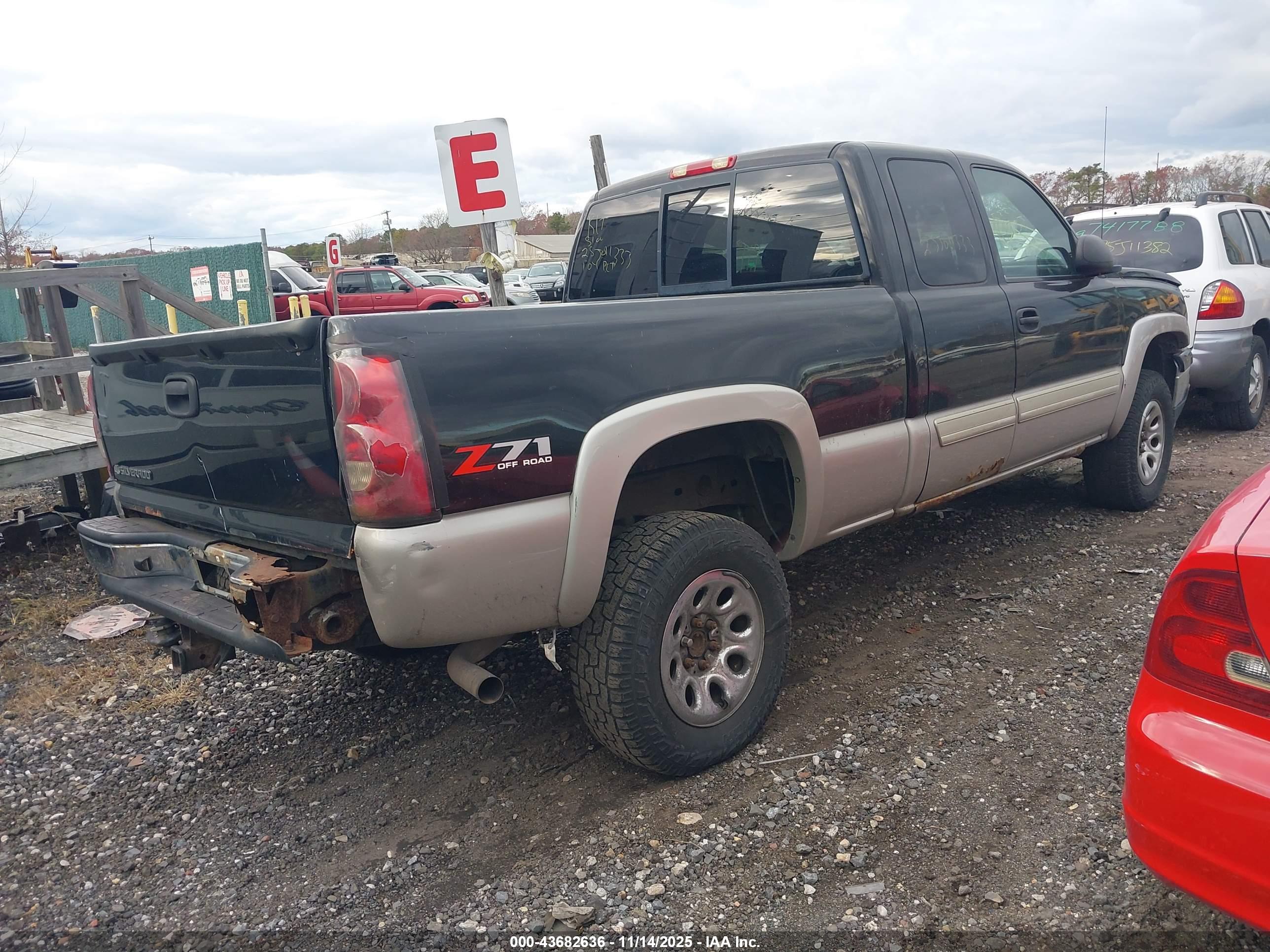 CHEVROLET SILVERADO image 4