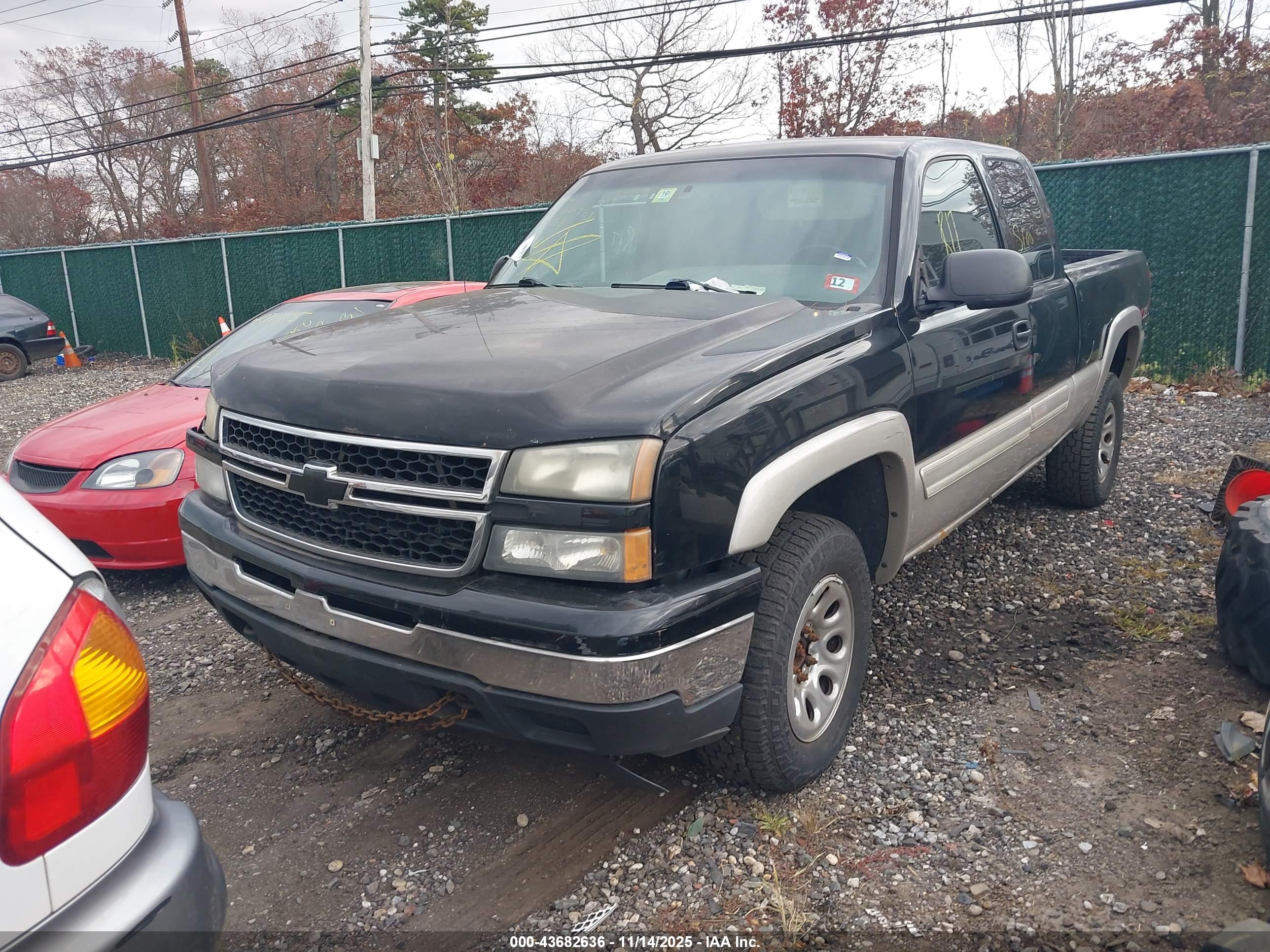 CHEVROLET SILVERADO image 6