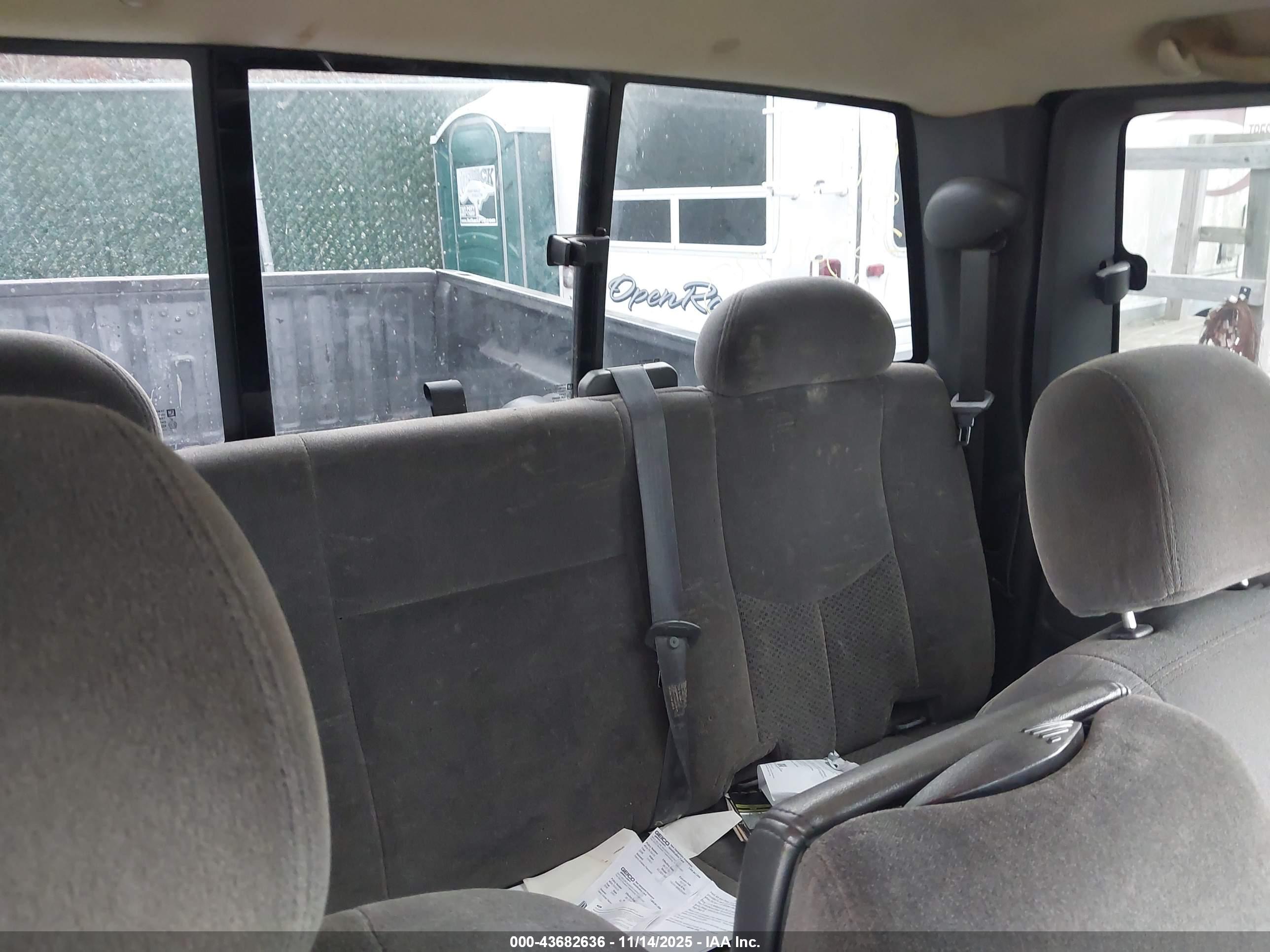 CHEVROLET SILVERADO image 8