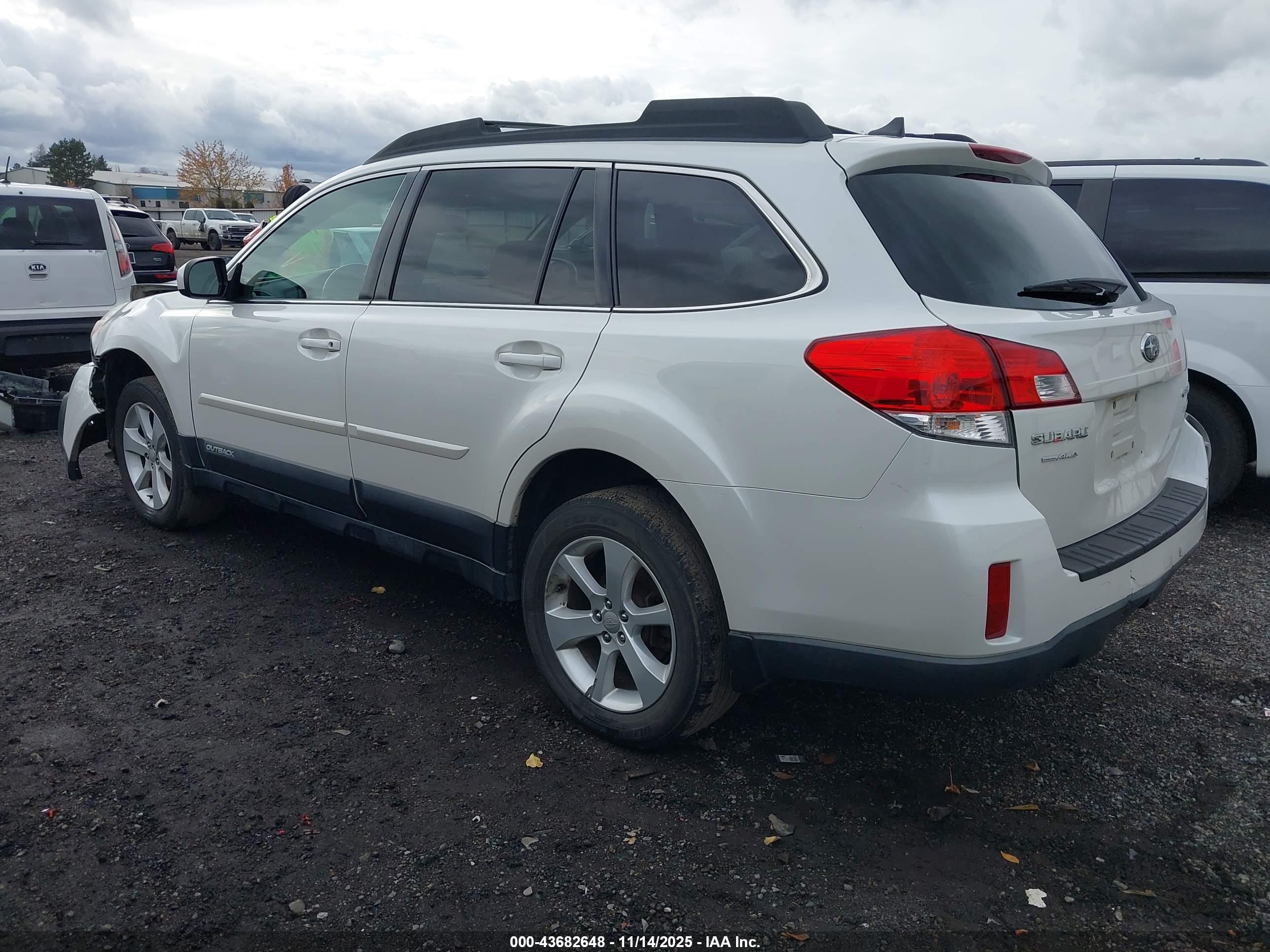 SUBARU OUTBACK image 3