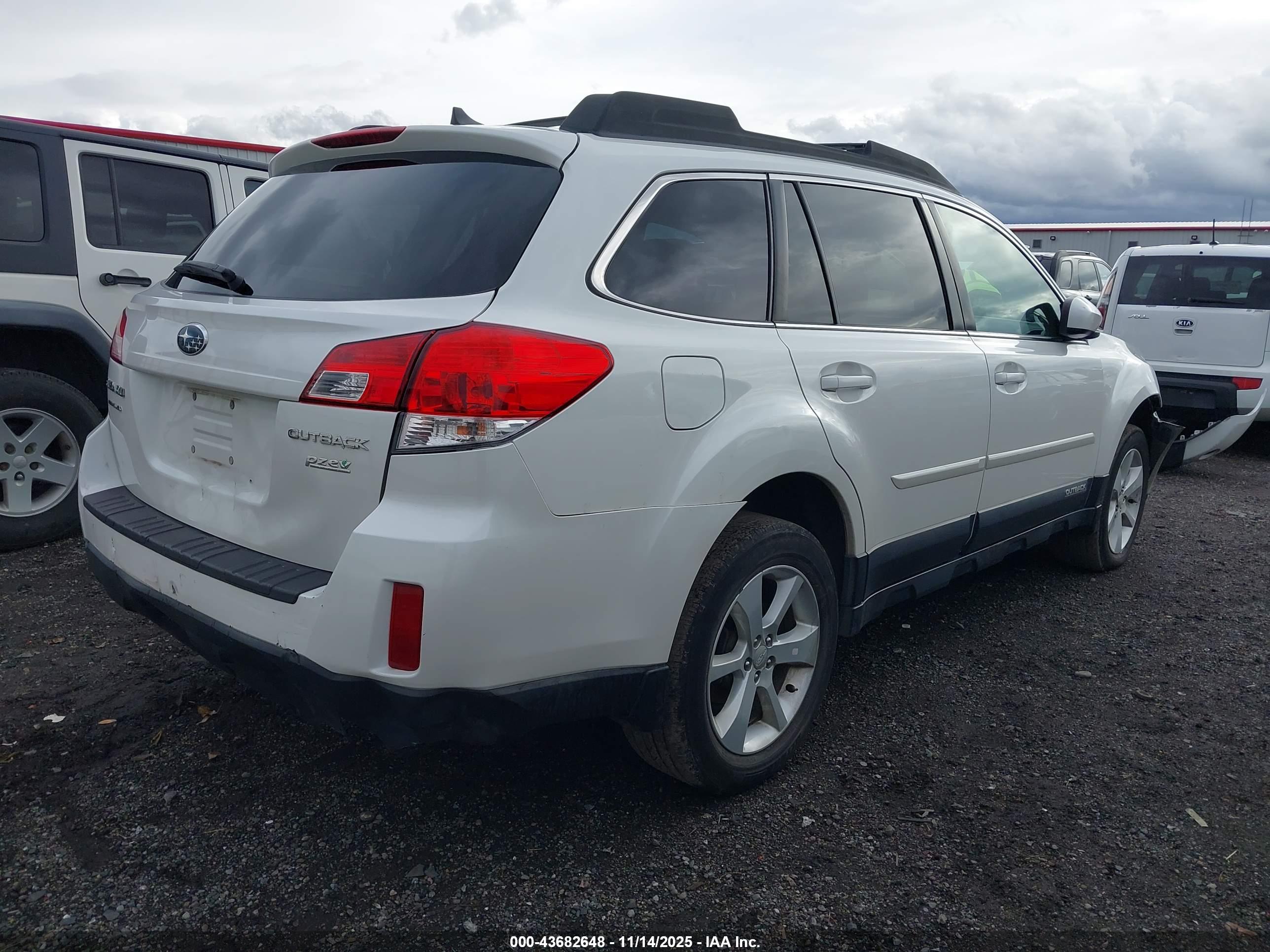 SUBARU OUTBACK image 4