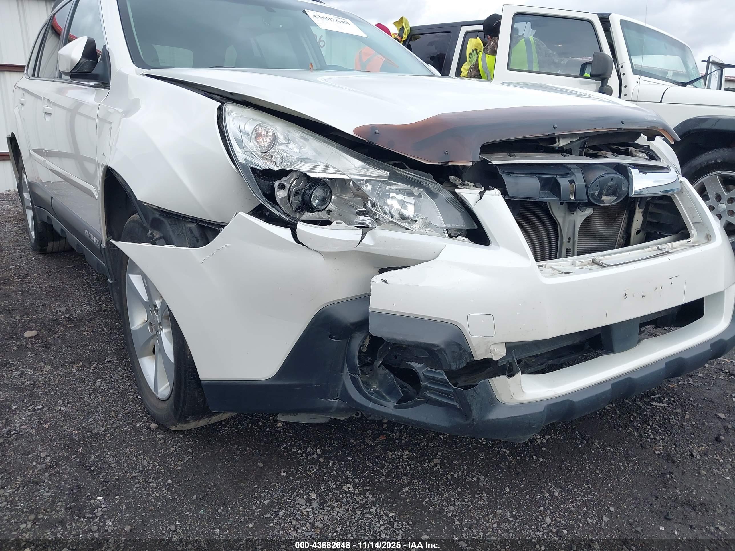SUBARU OUTBACK image 6