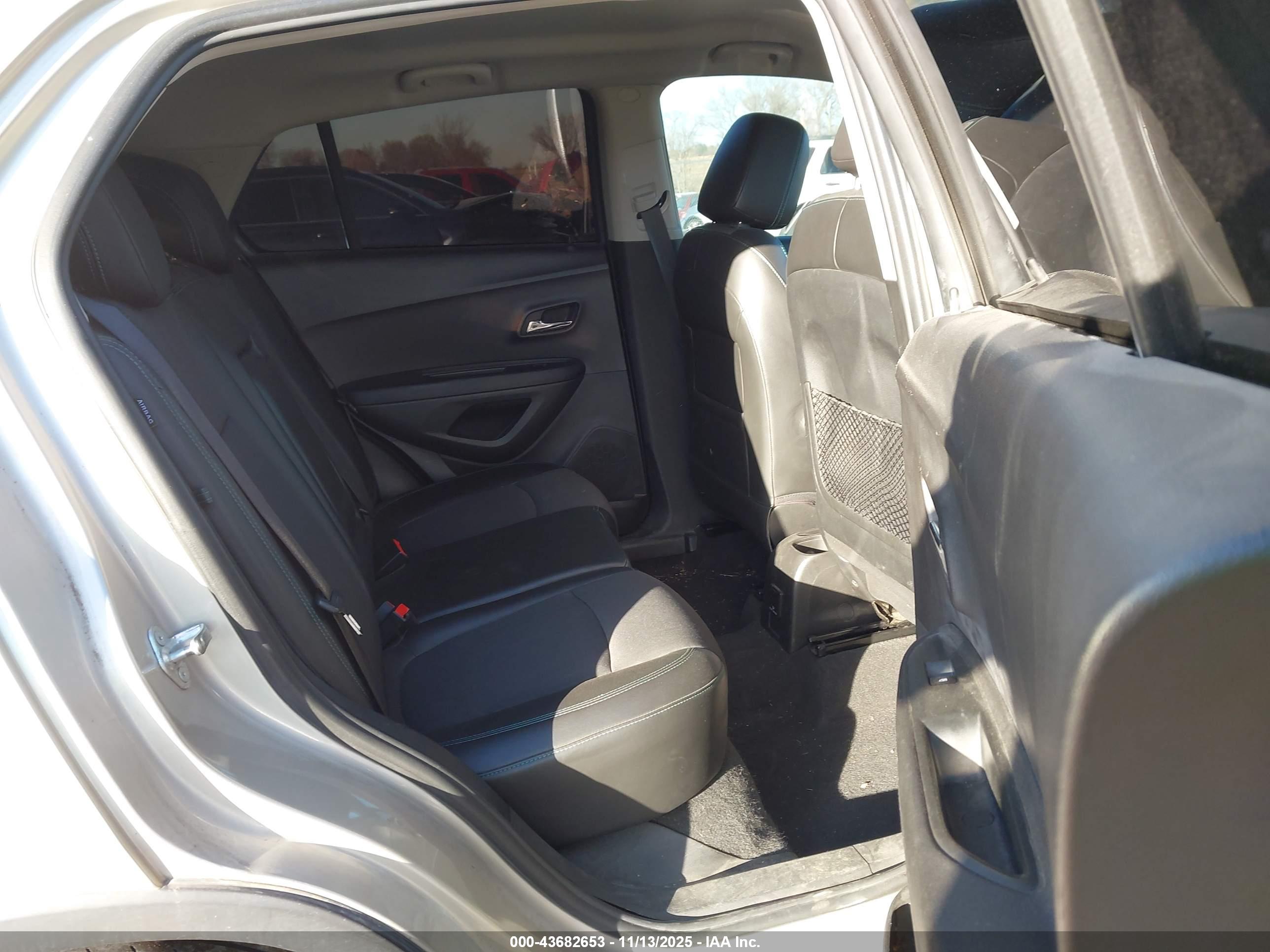 CHEVROLET TRAX image 8