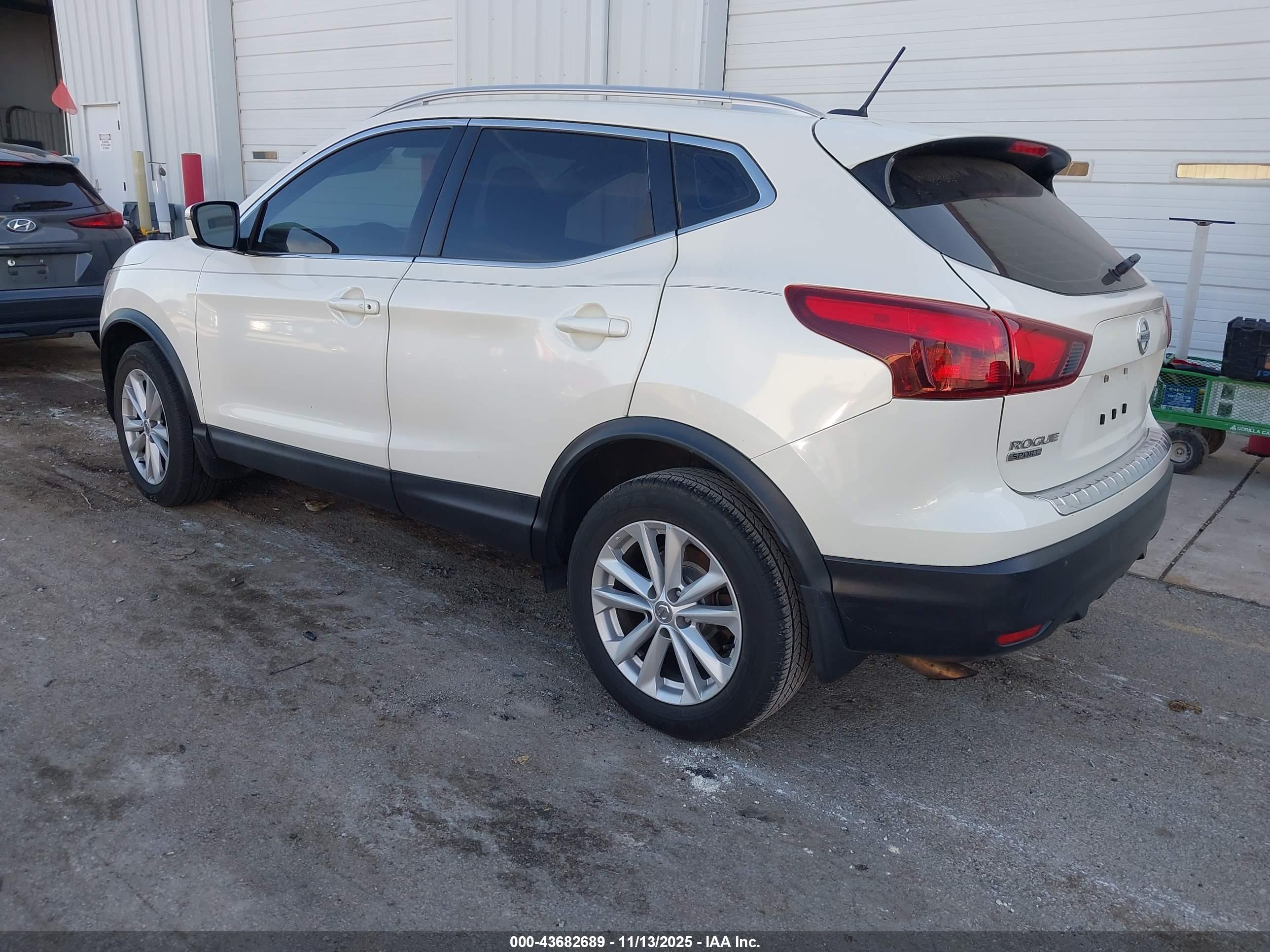 NISSAN ROGUE image 3