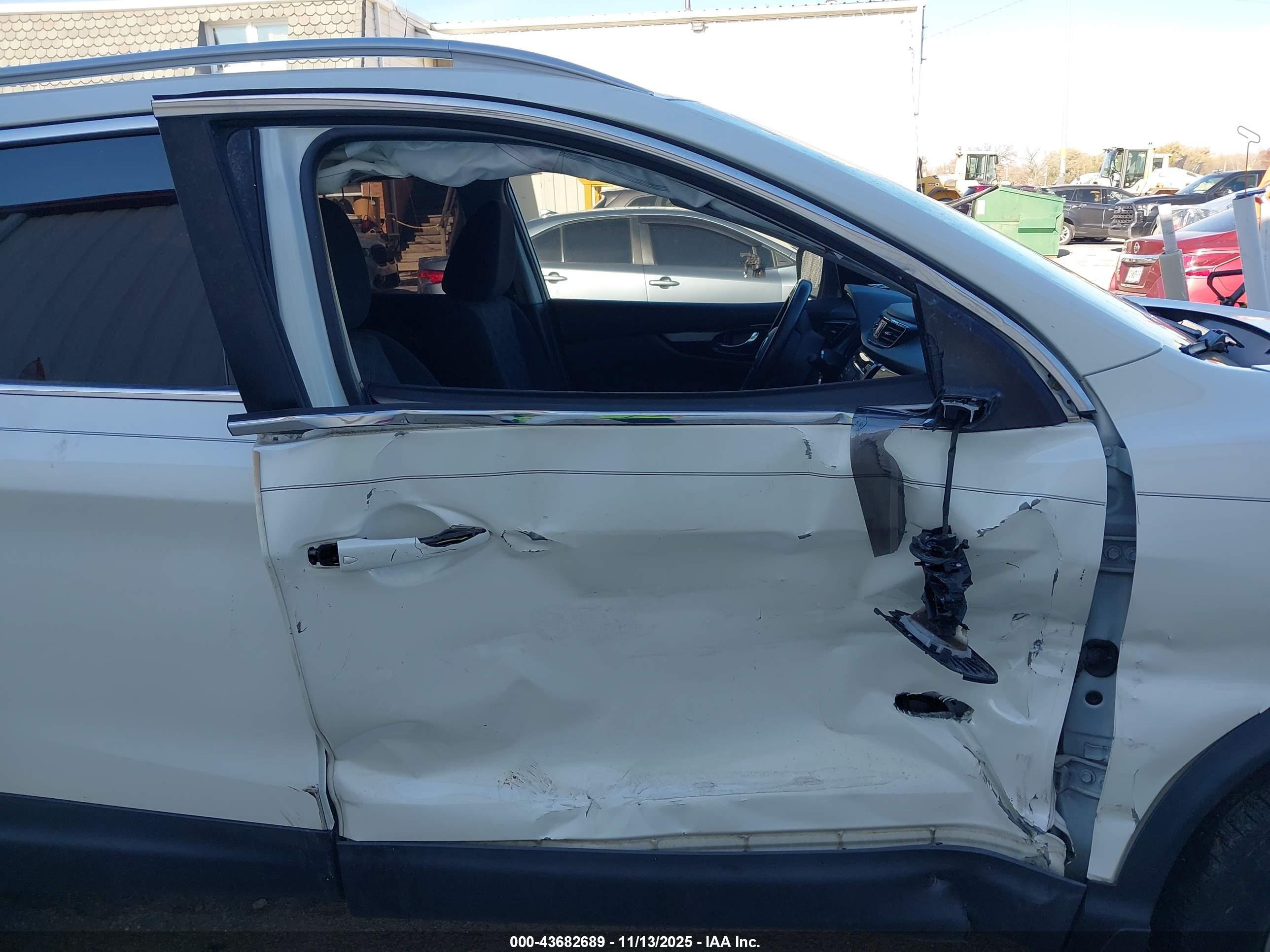 NISSAN ROGUE image 6