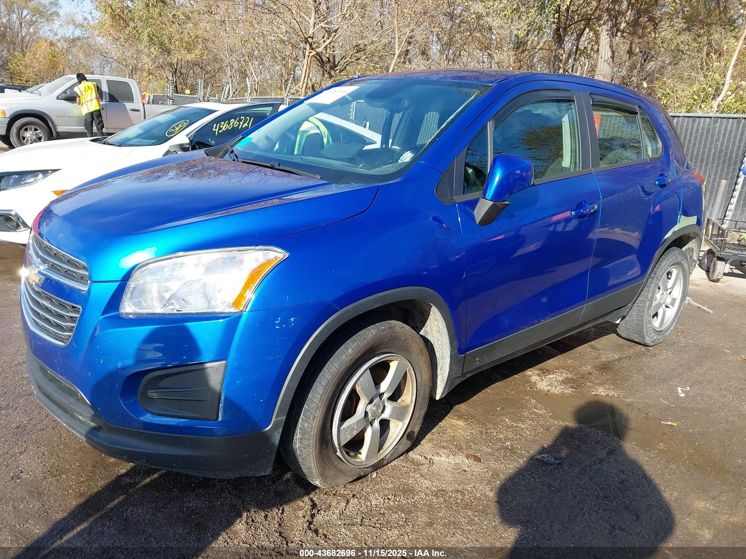 CHEVROLET TRAX image 2