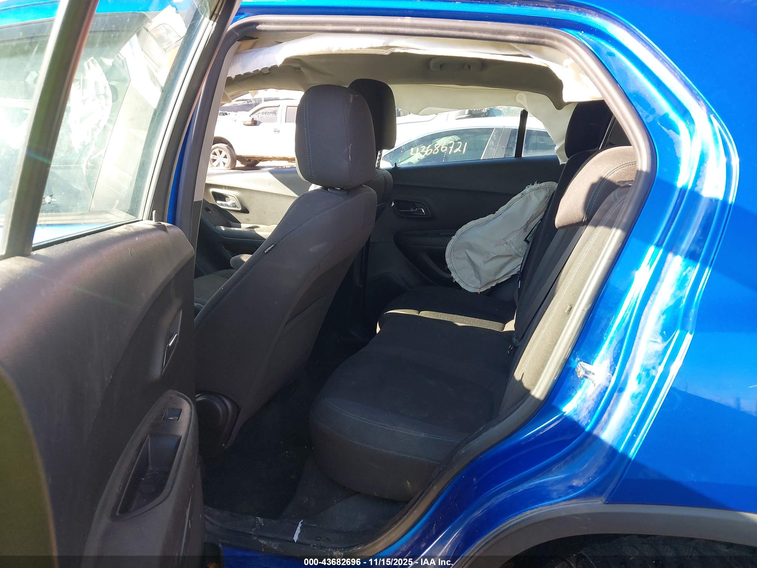 CHEVROLET TRAX image 8