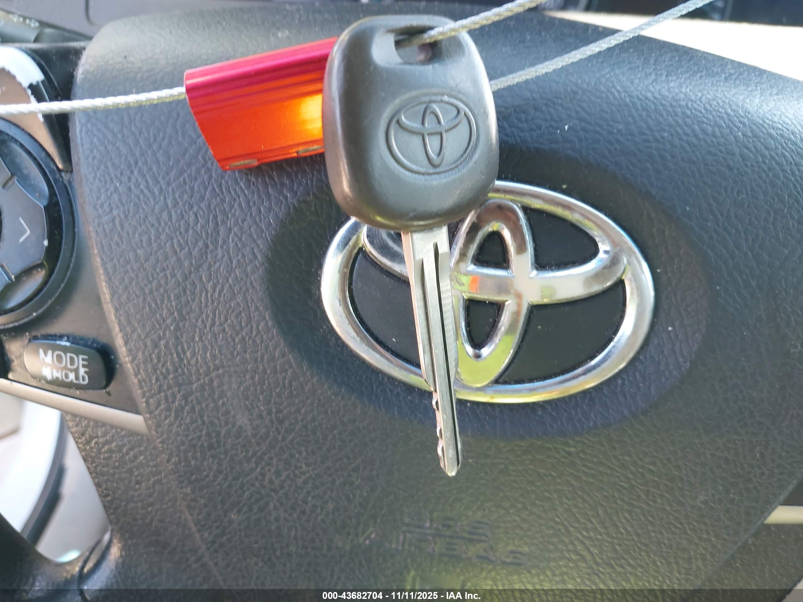 TOYOTA CAMRY image 11