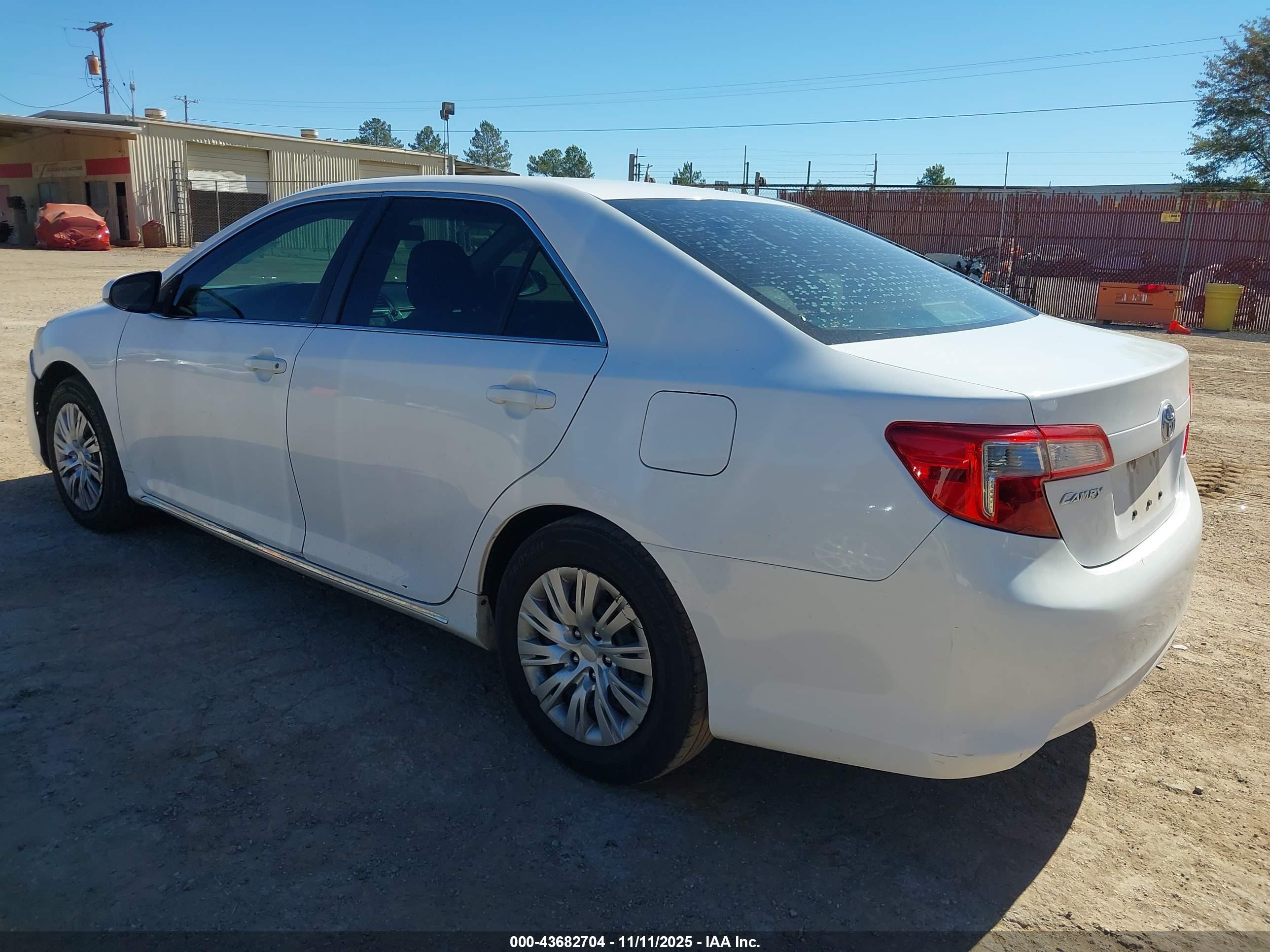 TOYOTA CAMRY image 3