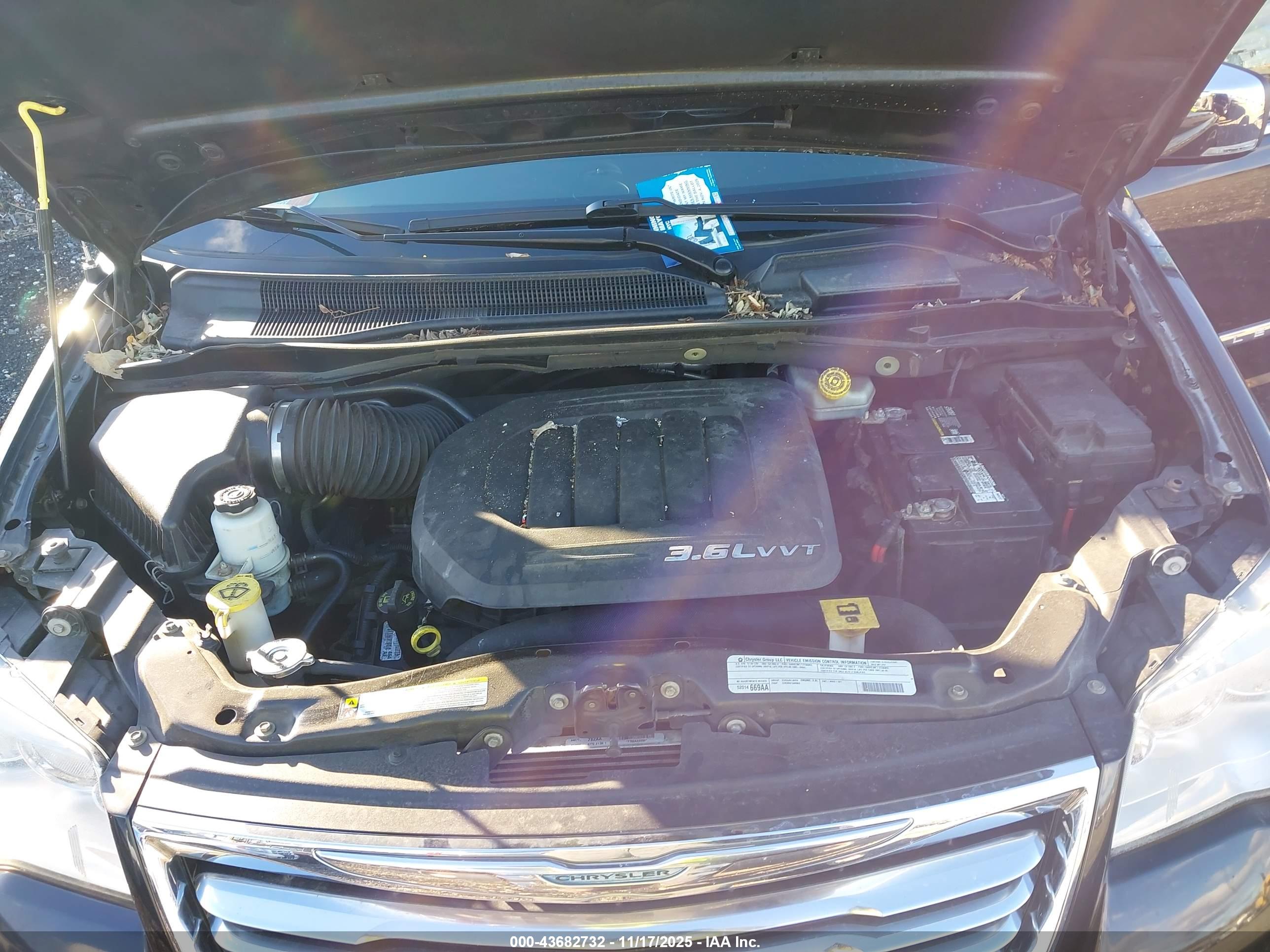 CHRYSLER TOWN image 10