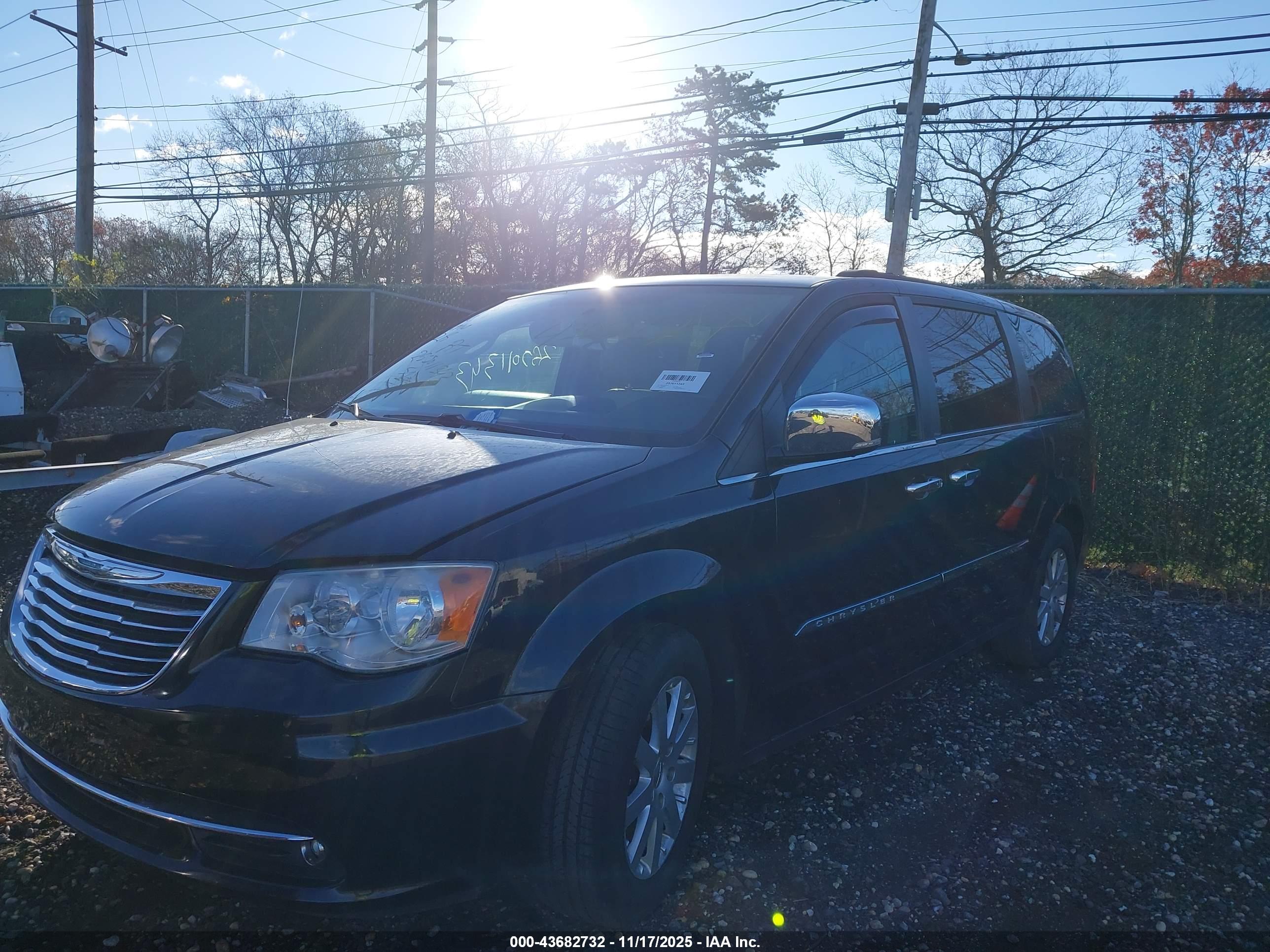 CHRYSLER TOWN image 2