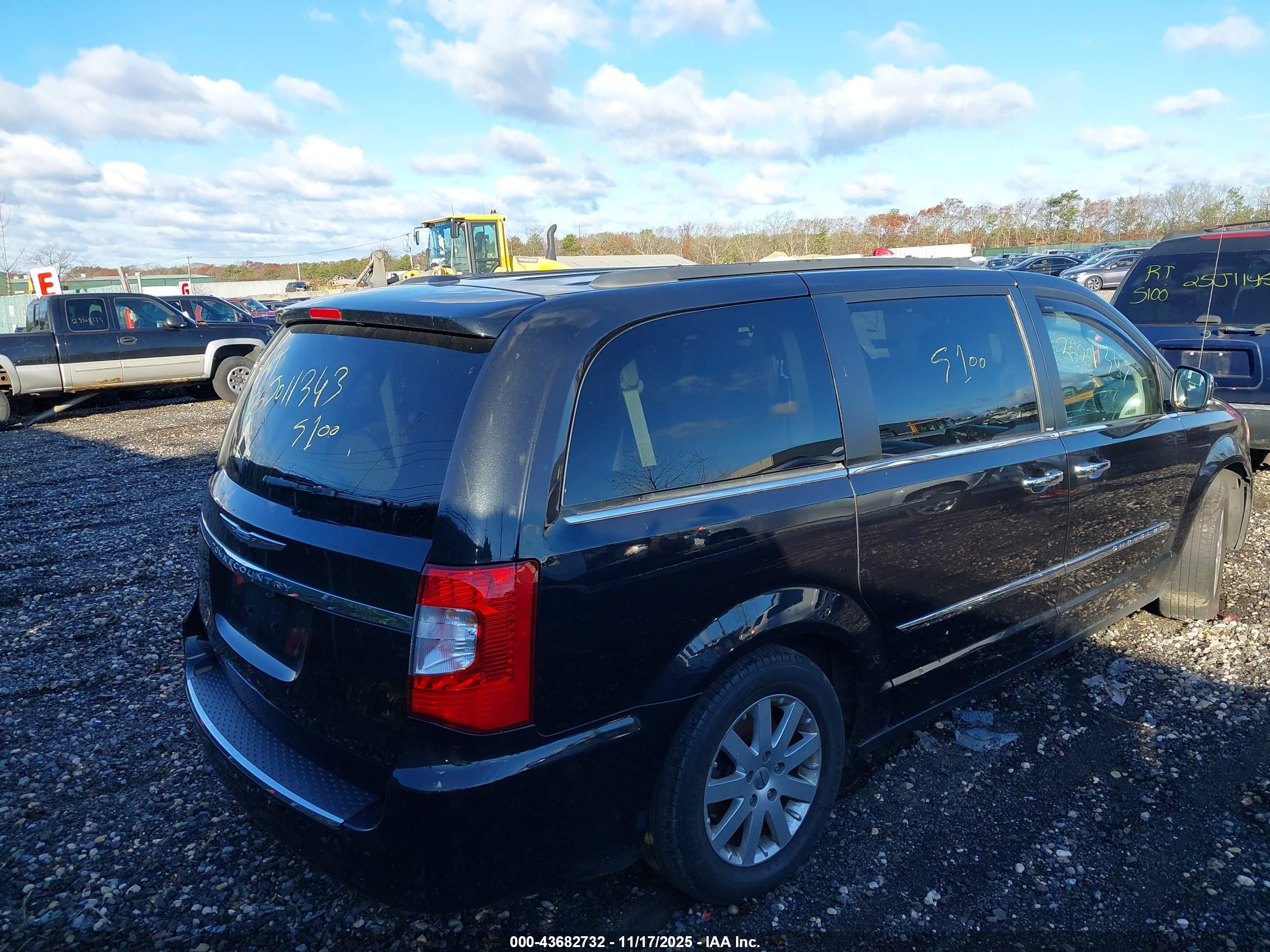 CHRYSLER TOWN image 4