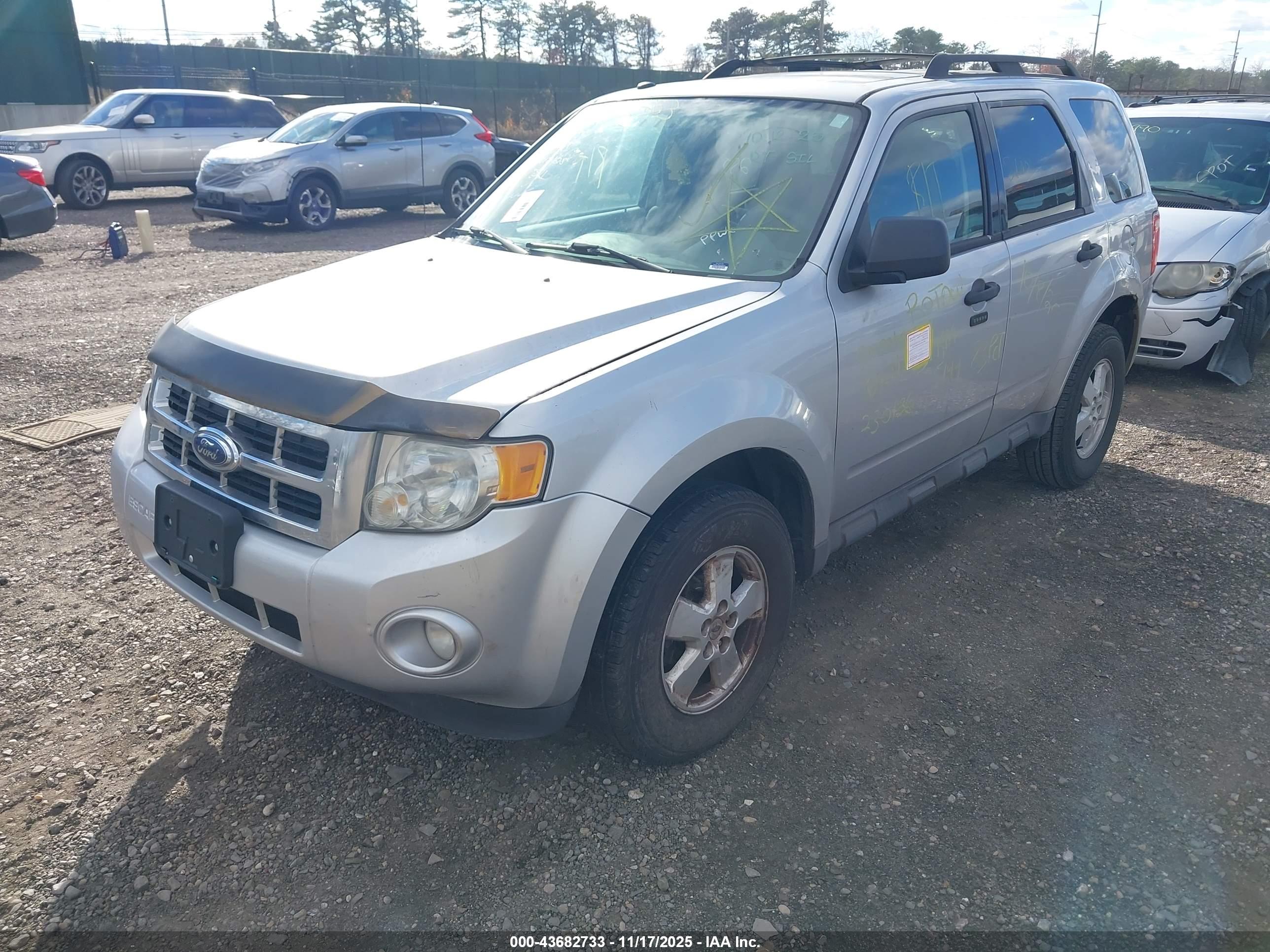 FORD ESCAPE image 2