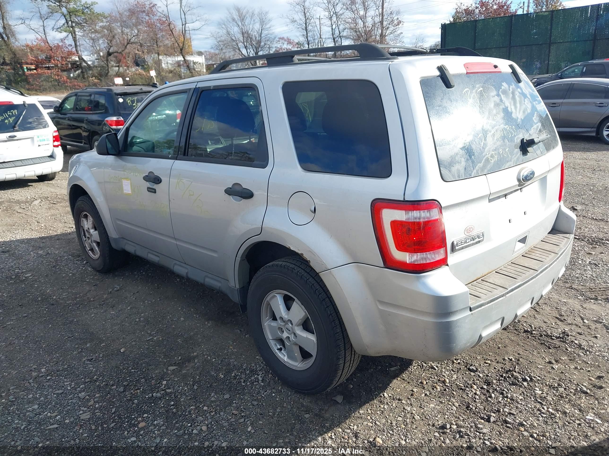 FORD ESCAPE image 3
