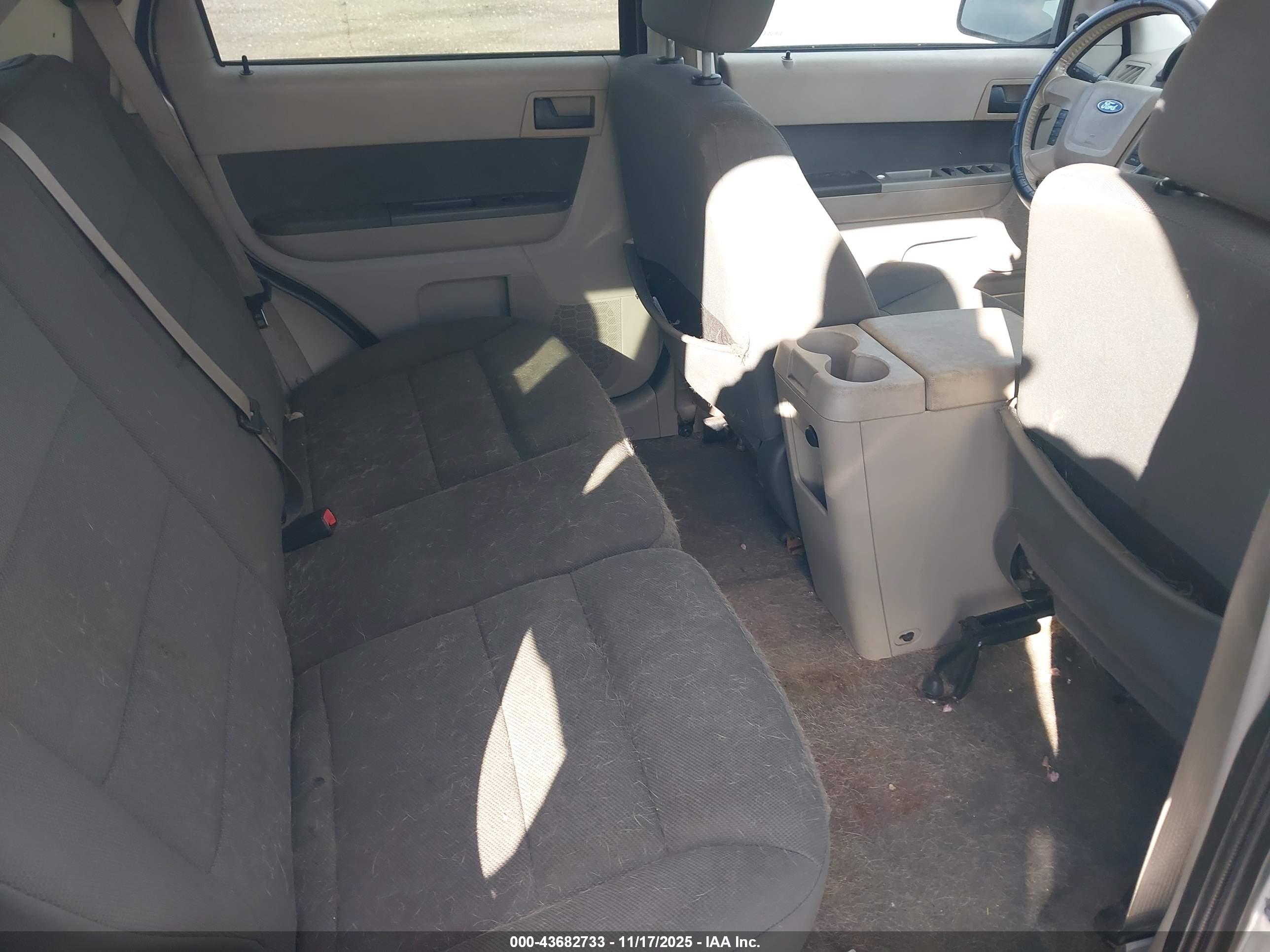 FORD ESCAPE image 8