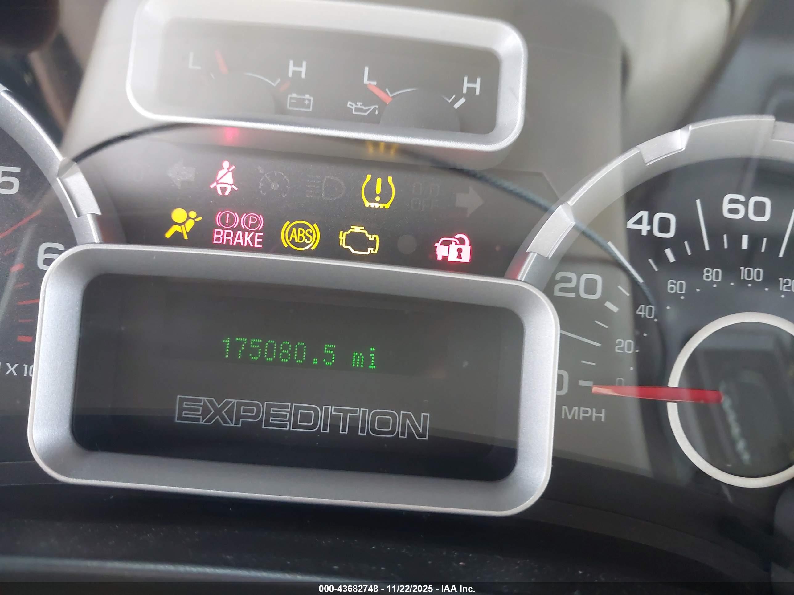 FORD EXPEDITION image 7