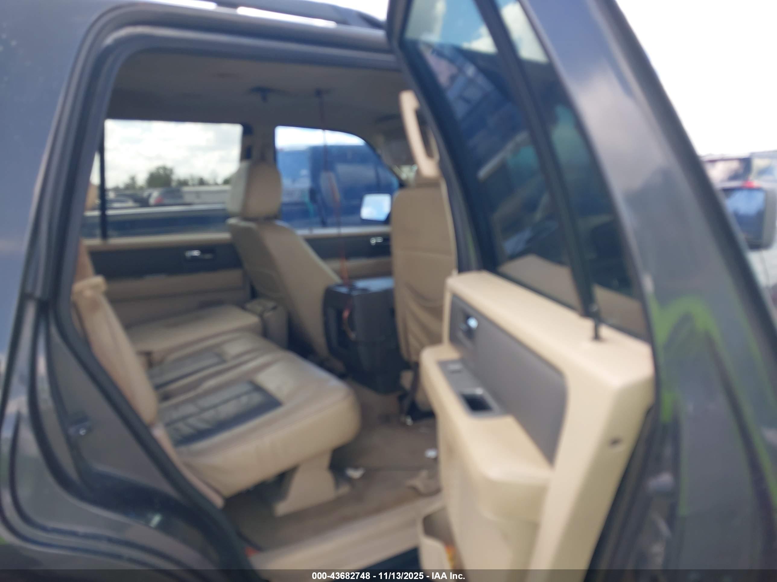 FORD EXPEDITION image 8