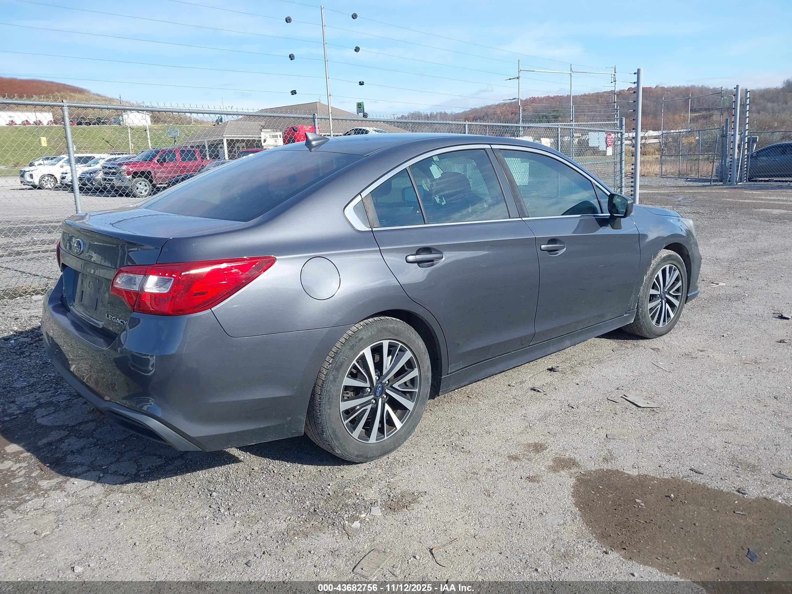 SUBARU LEGACY image 4