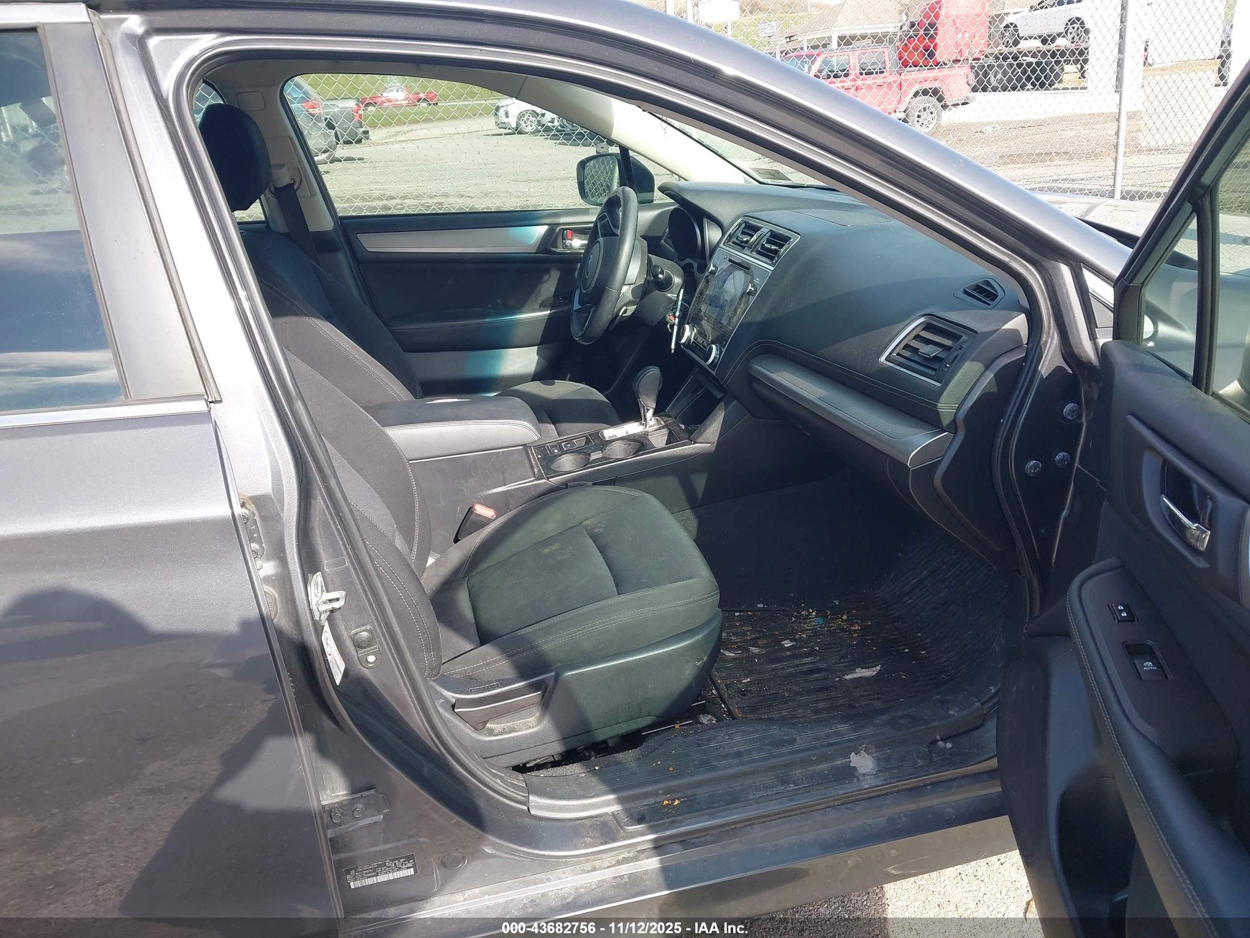 SUBARU LEGACY image 5
