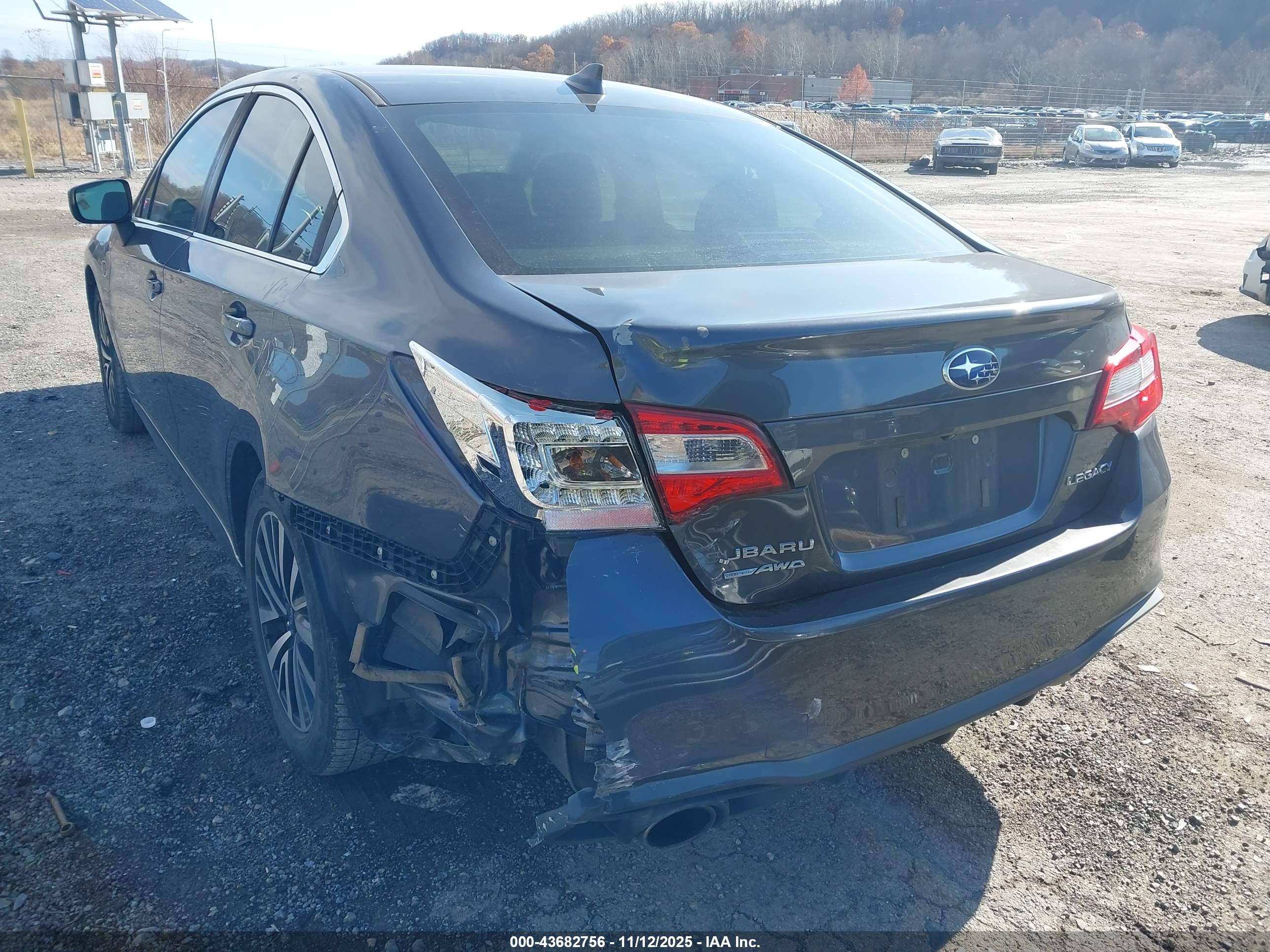 SUBARU LEGACY image 6