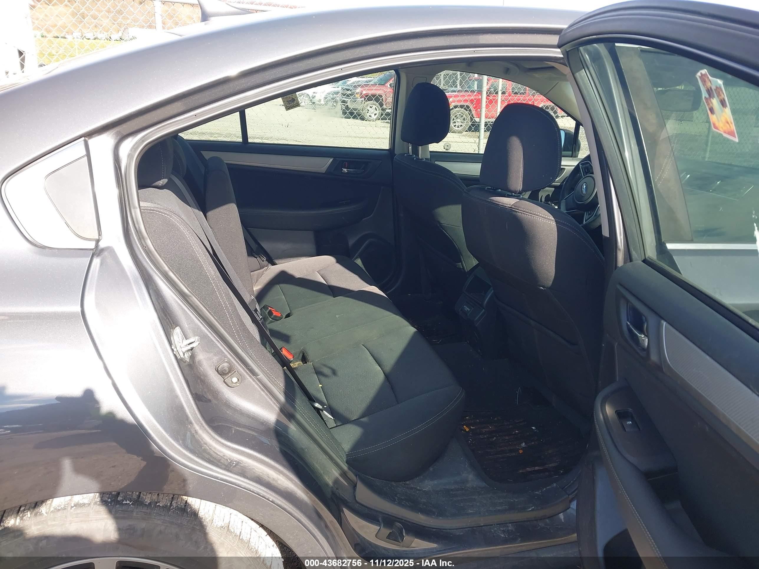 SUBARU LEGACY image 8