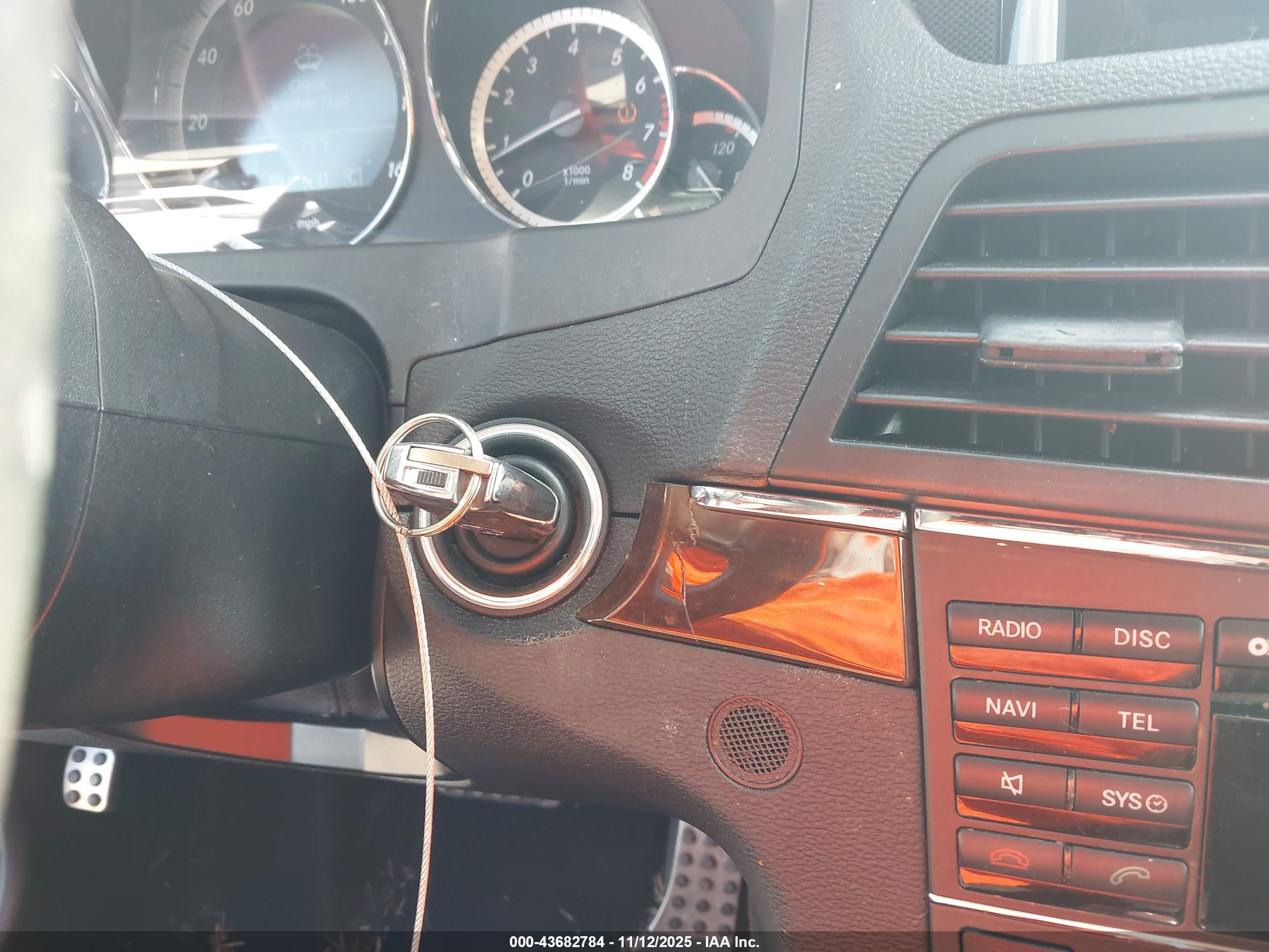 MERCEDES-BENZ E image 11