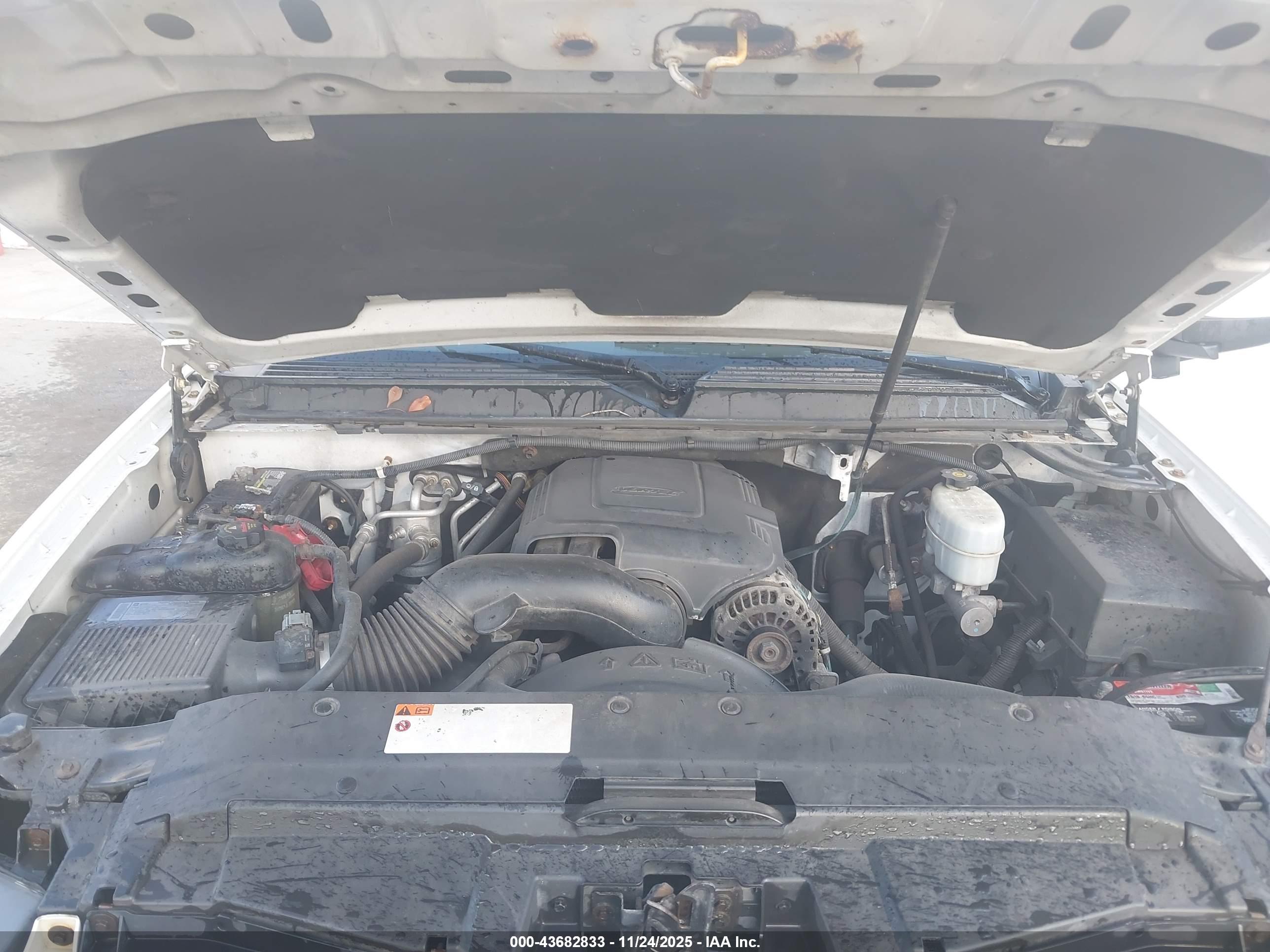 CHEVROLET SUBURBAN image 10