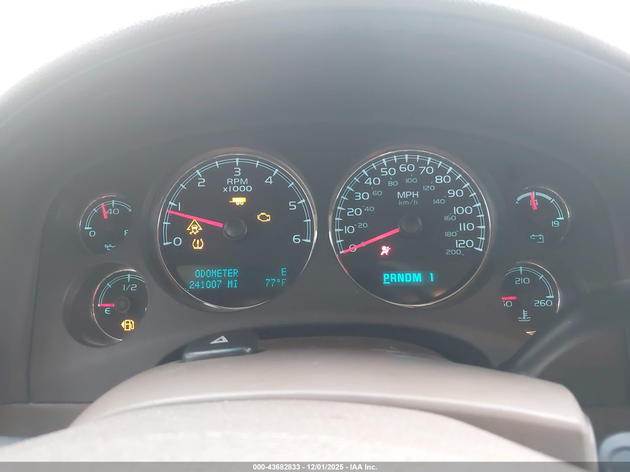 CHEVROLET SUBURBAN image 7