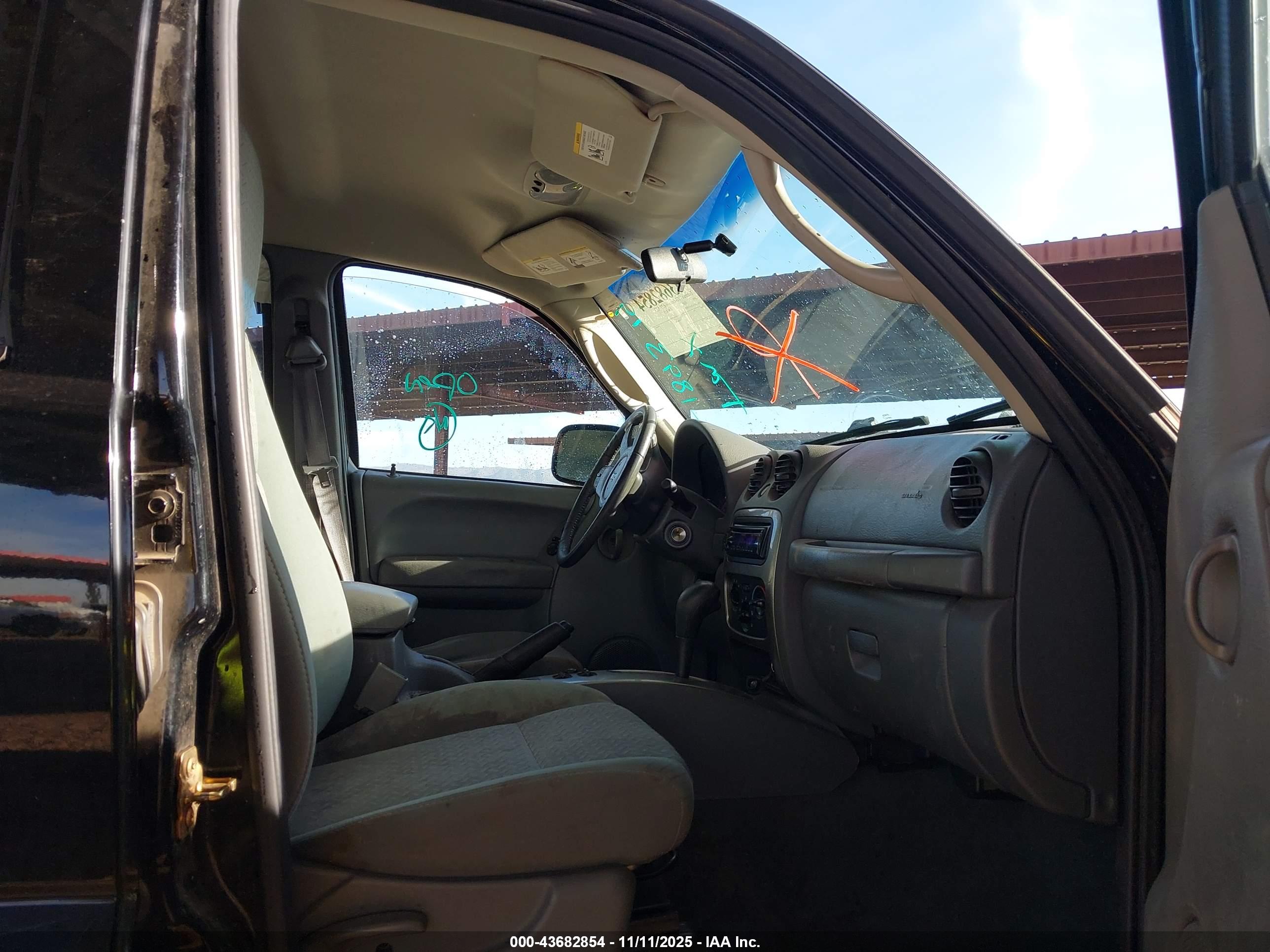 JEEP LIBERTY image 5