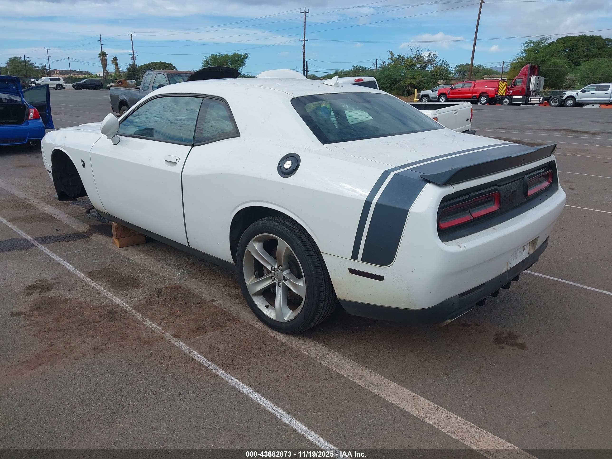 DODGE CHALLENGER image 3