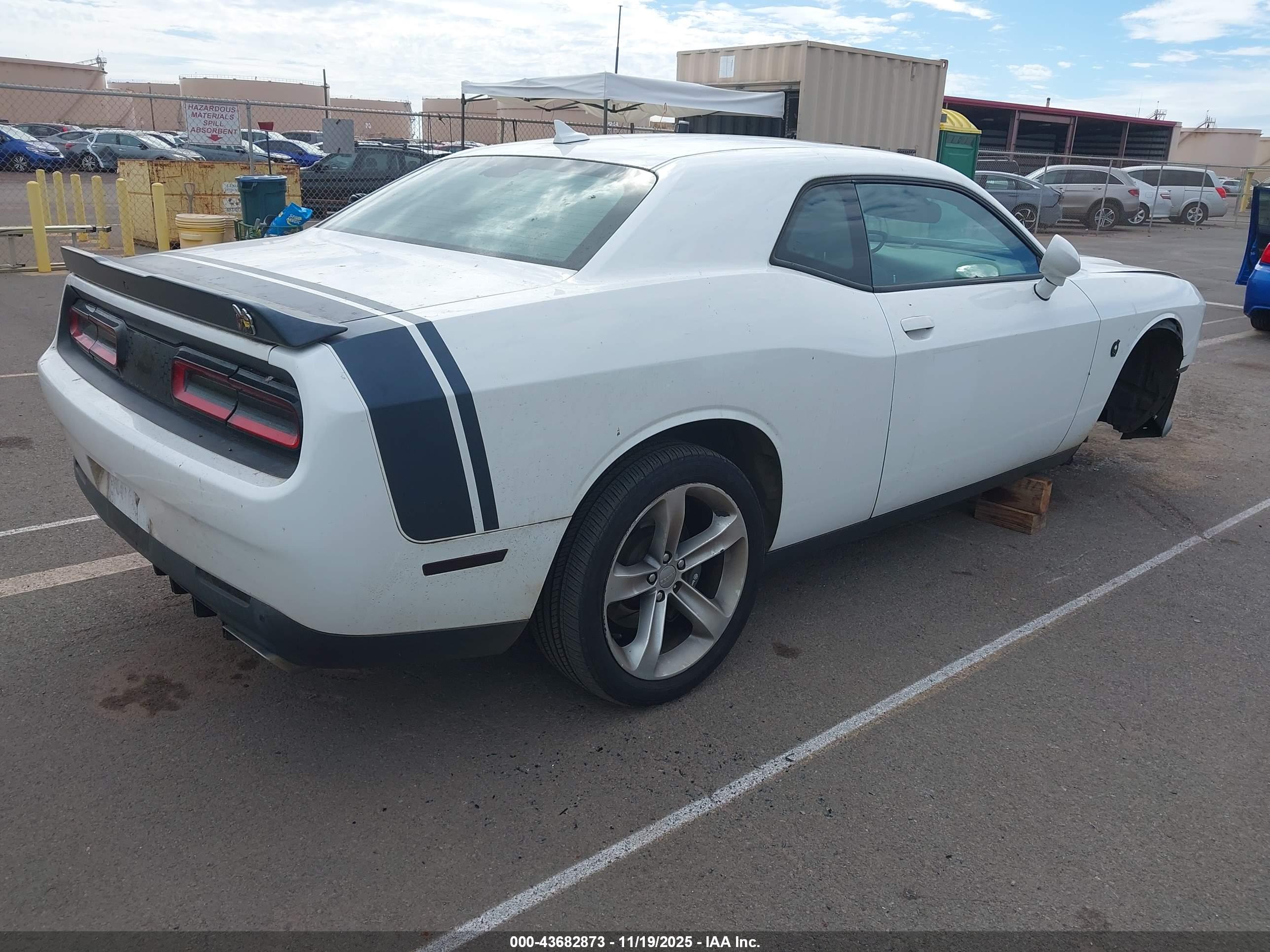DODGE CHALLENGER image 4