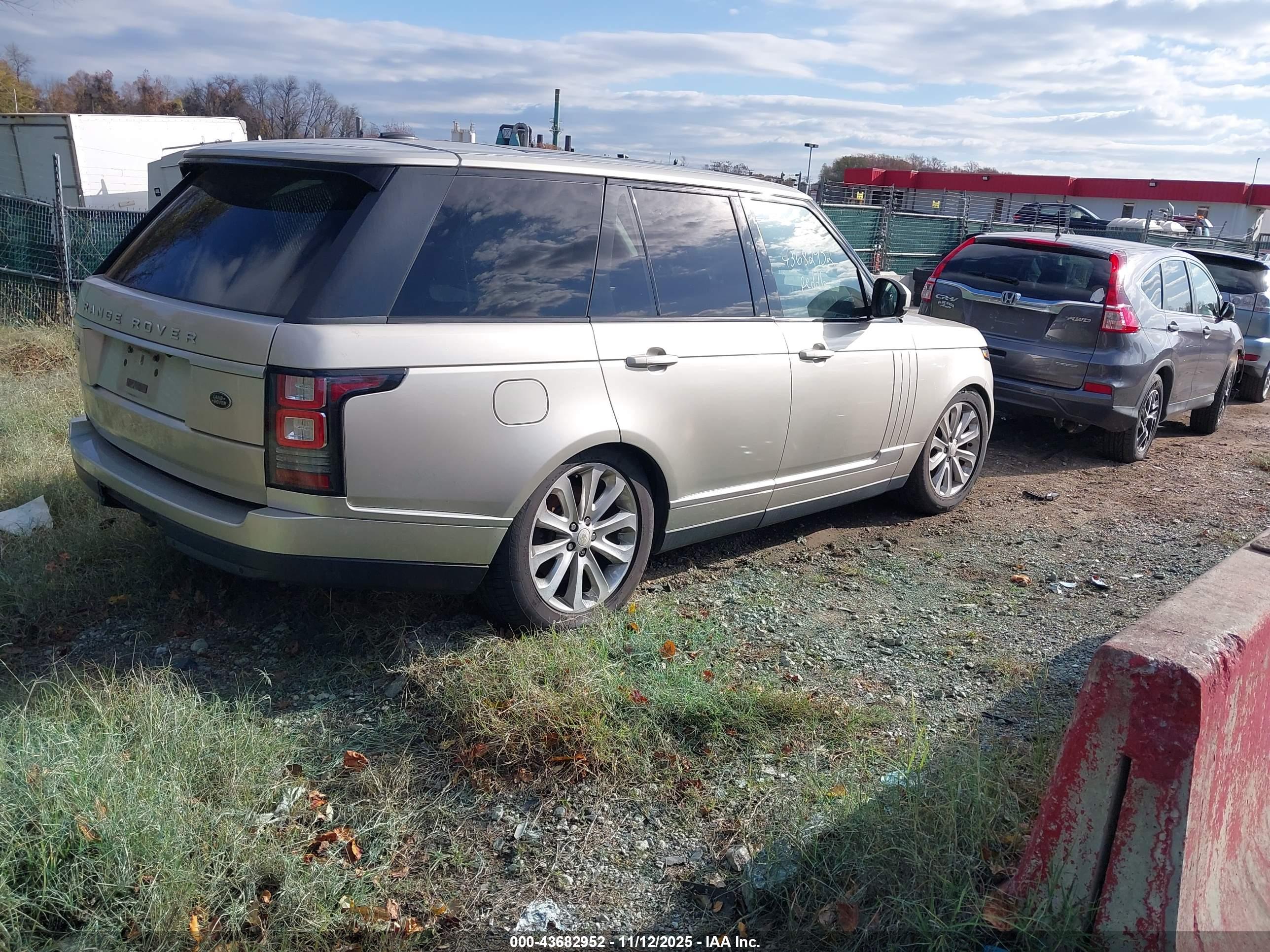 LAND ROVER image 4